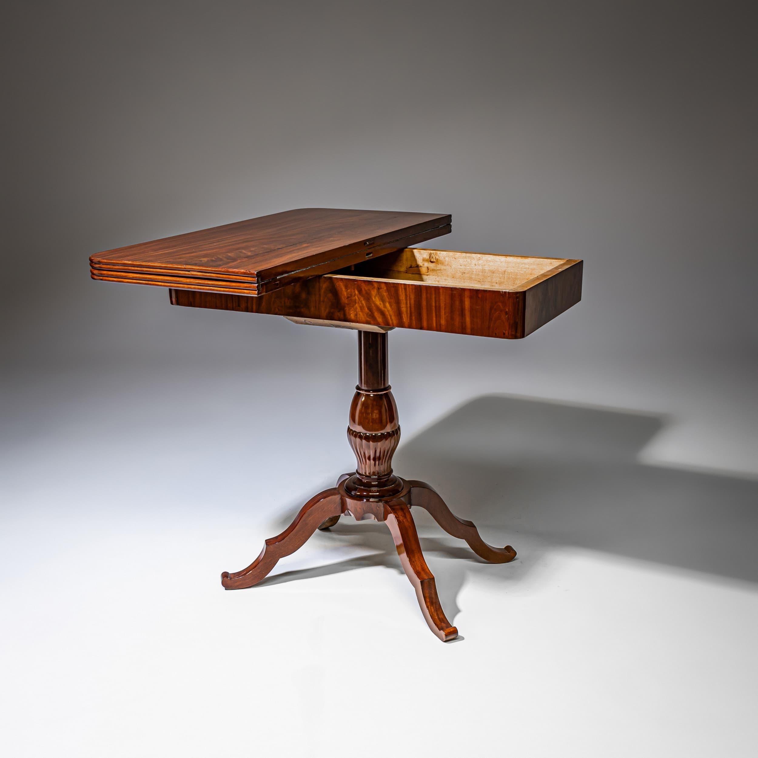 Impiallacciato Tavolo da gioco, tardo Biedermeier, Germania, 1840 circa in vendita