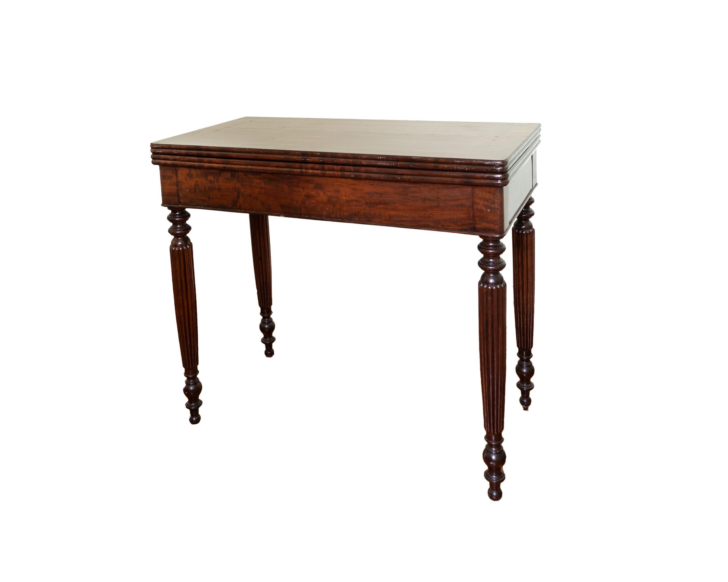 A classic Louis Philippe rectangular game table with 4 turned legs and top that opens in two forming a square table and revealing a round green felt rug.

Closed: 86 x 42,5 cm
Open: 86 x 85 cm
