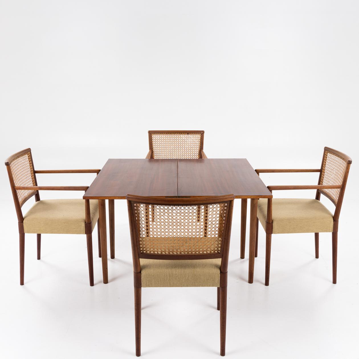 Spieltischset mit Tisch und vier passenden Sesseln von unbekanntem Hersteller. im Angebot 5