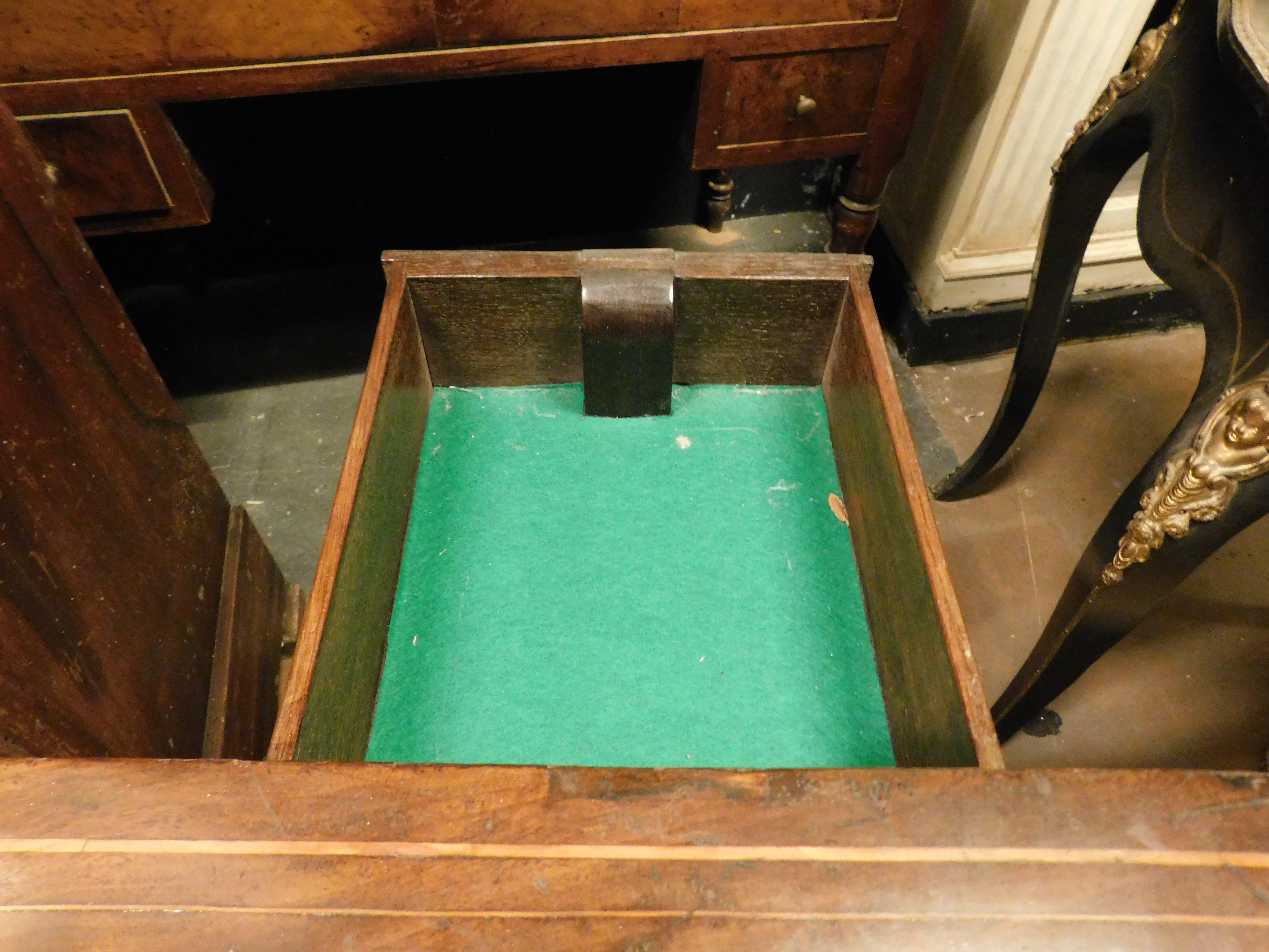 Game table that opens in the shape of a half moon, Holland 1