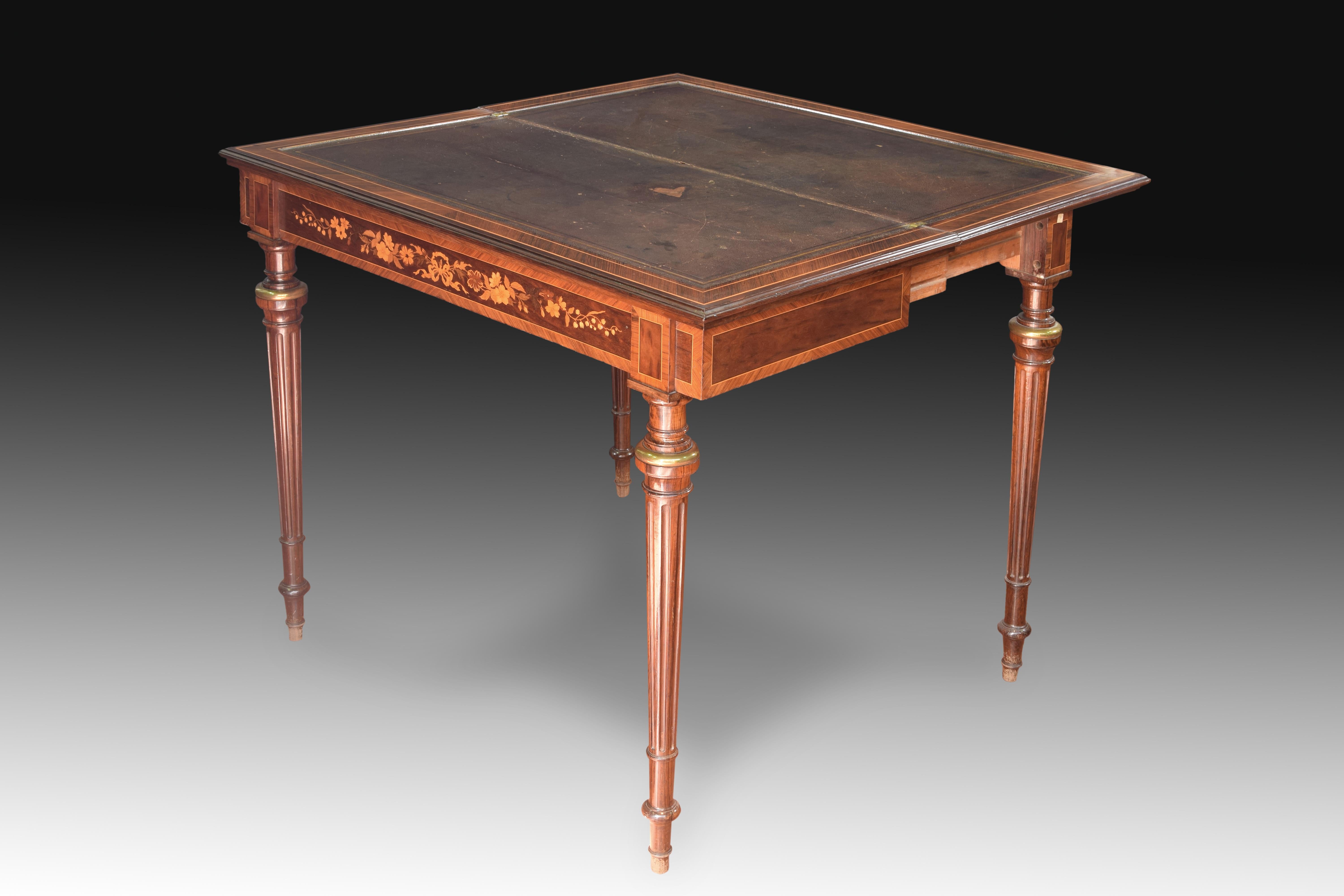 Game Table with Marquetry, 19th Century In Fair Condition For Sale In Madrid, ES