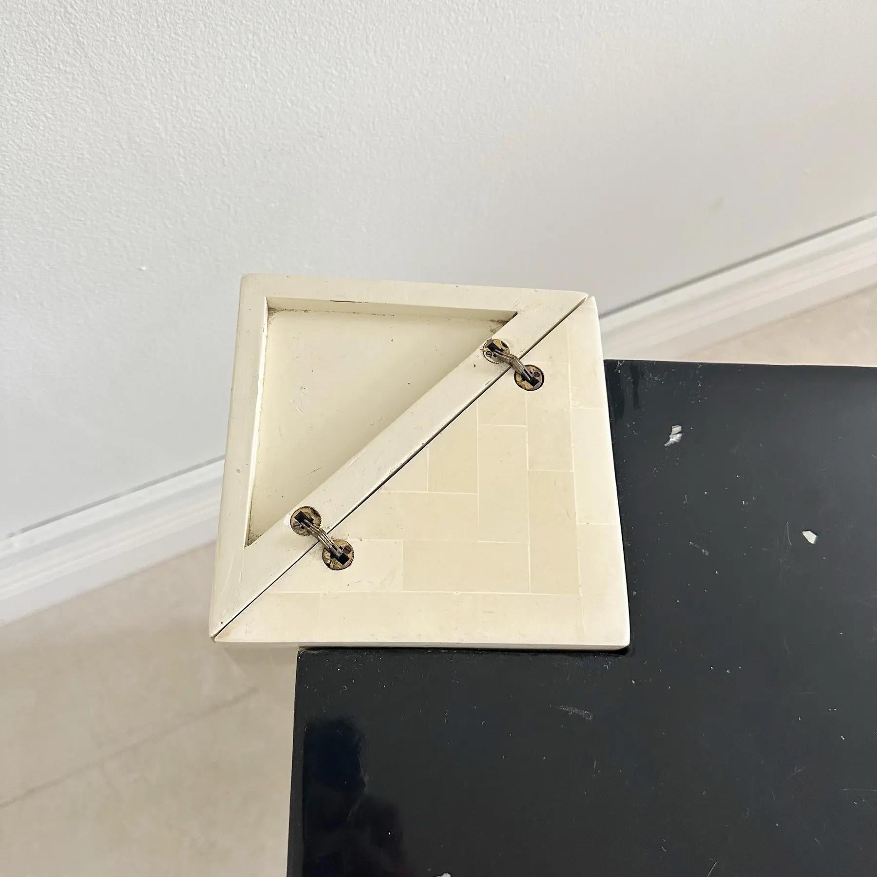 Mesa de juego con tablero de hueso teselado y nácar incrustado, años 80 Hueso en venta