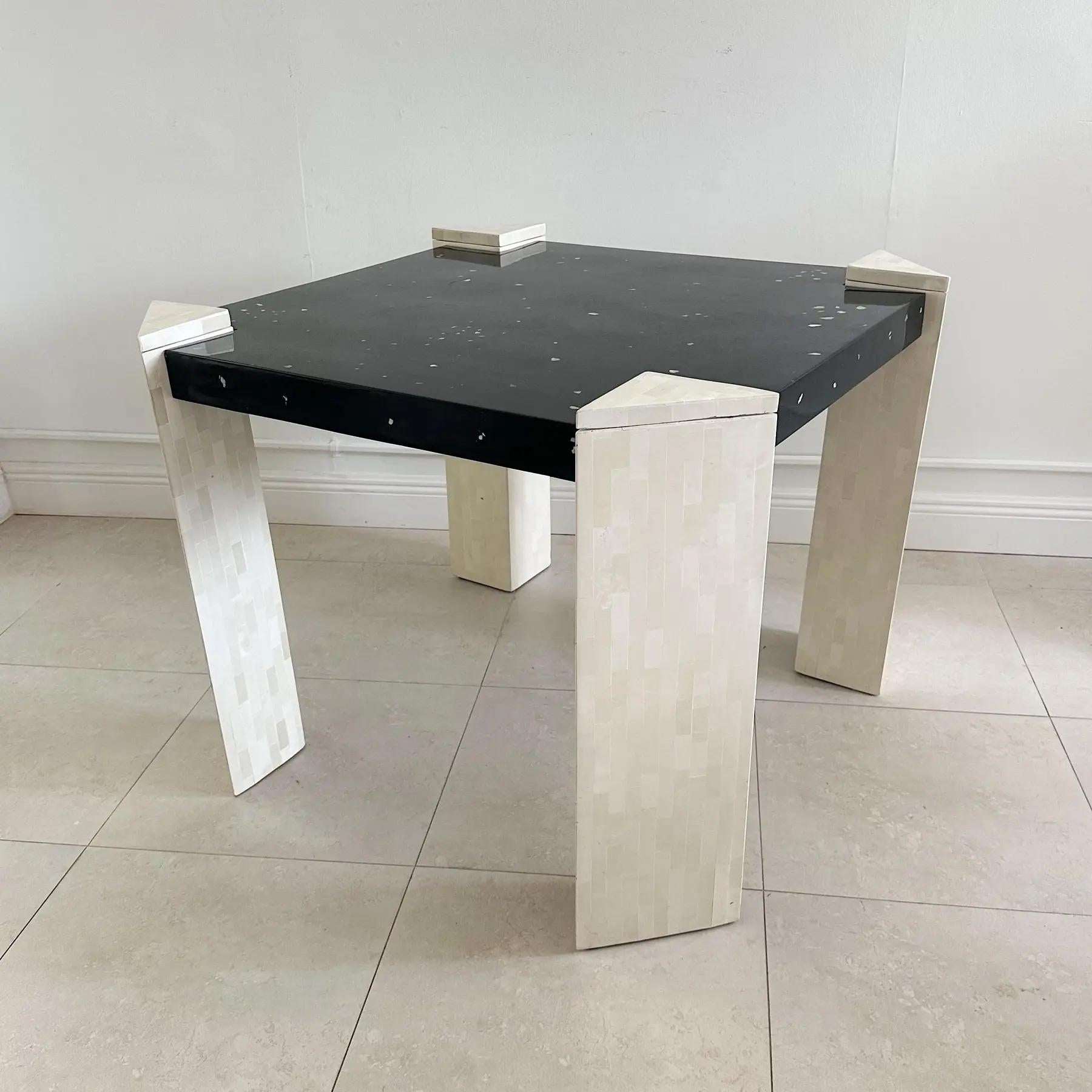 Mesa de juego con tablero de hueso teselado y nácar incrustado, años 80 en venta 1