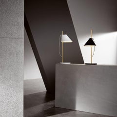 Lampada da tavolo 'Yuh' in ottone nero e marmo di GamFratesi per Louis Poulsen