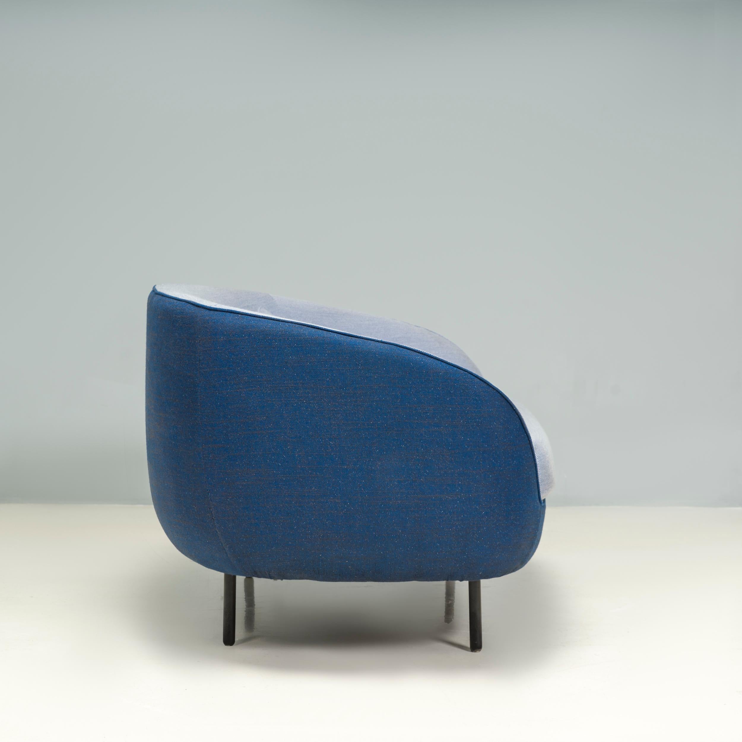 Fredericia by GamFratesi Zweifarbiges Haiku 2 Seater-Sofa aus blauem Stoff mit zwei Trägern, 2018 (Skandinavische Moderne) im Angebot
