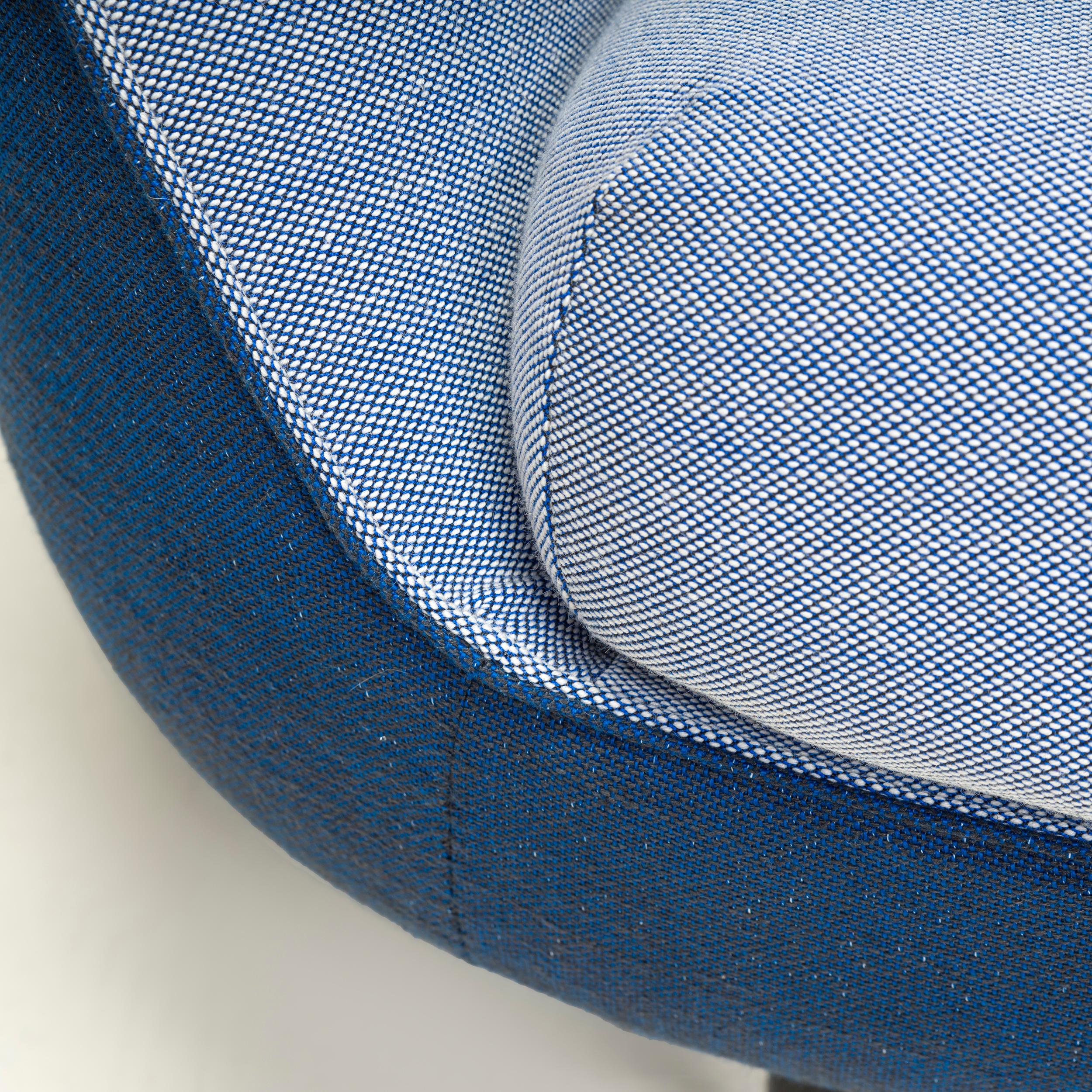 Fredericia by GamFratesi Zweifarbiges Haiku 2 Seater-Sofa aus blauem Stoff mit zwei Trägern, 2018 im Angebot 3