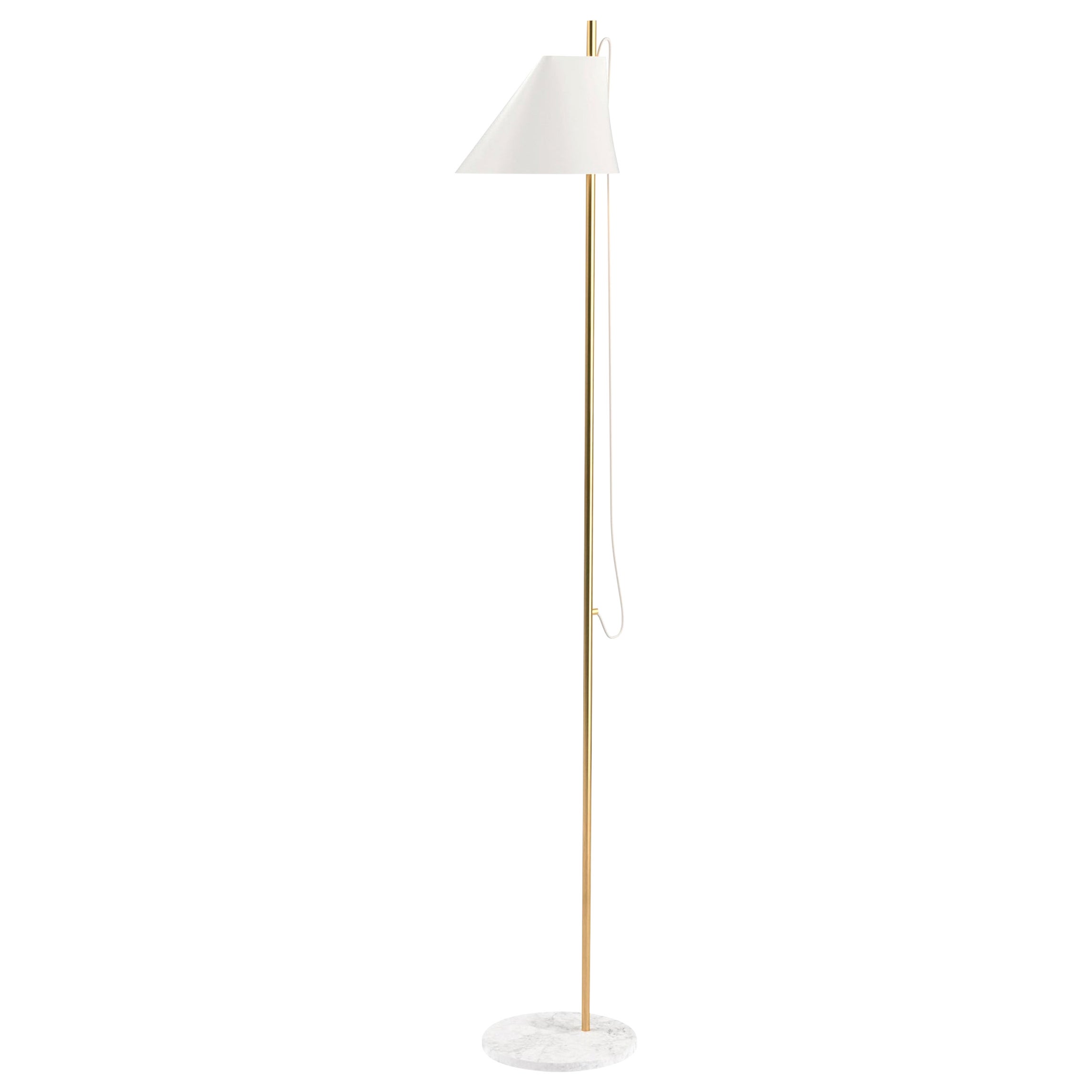 GamFratesi Weiße Stehlampe „Yuh“ aus Messing und Marmor für Louis Poulsen im Angebot