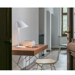 Lampada da tavolo 'Yuh' bianca di GamFratesi per Louis Poulsen