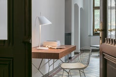 Lampe de table "Yuh" blanche de GamFratesi pour Louis Poulsen