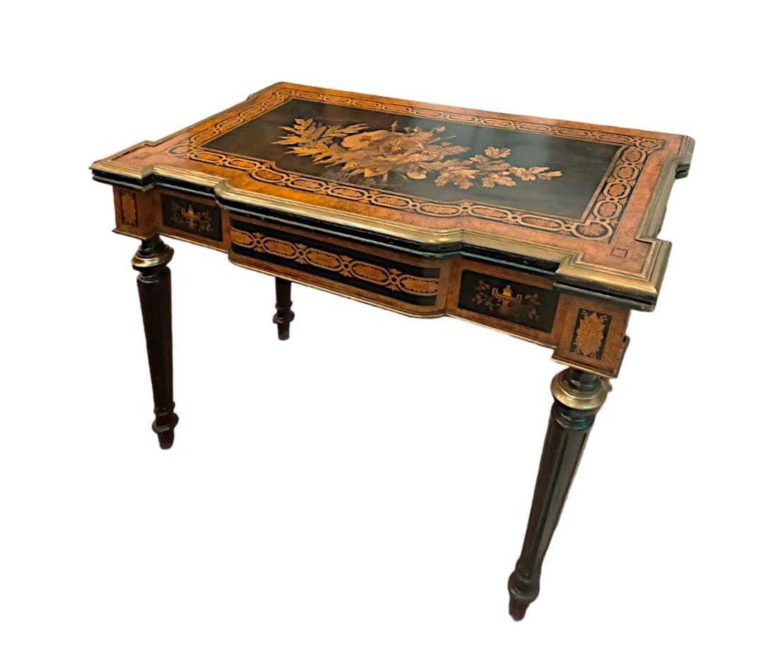 Gaming table from 1810 with exquisite inlays - Italy 

Exquisite inlays and edges, with brass decorations on legs and borders.
An object of the highest quality.
Inside compartments and a perfect gaming surface.
Period: About 1810
Measurements: H. 73