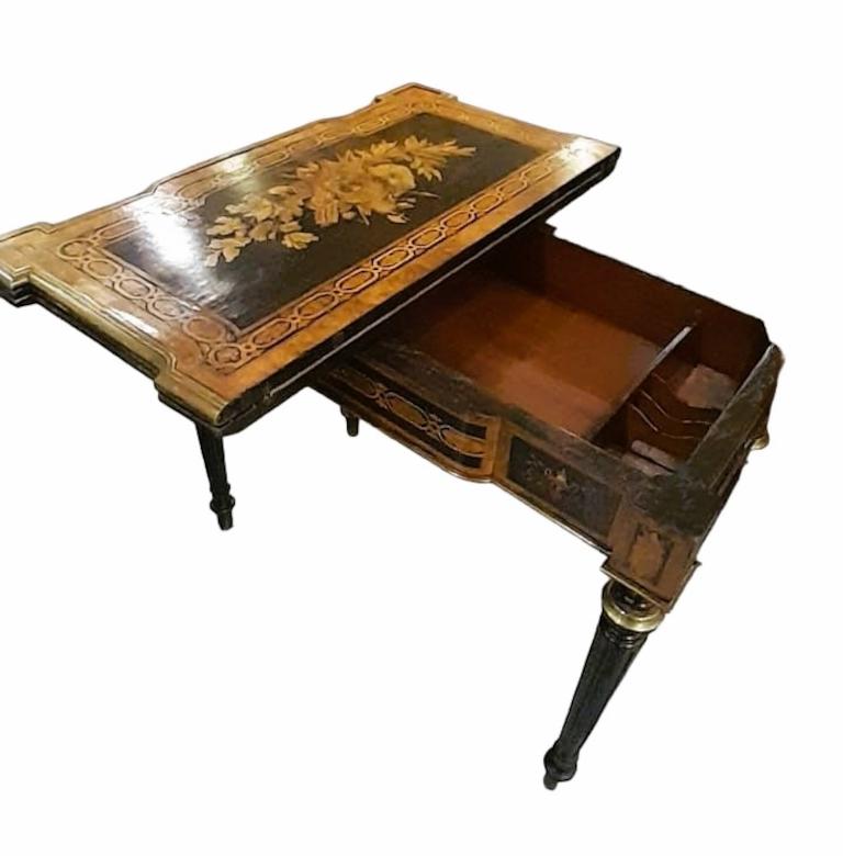 Hand-Carved Gaming table from 1810 with exquisite inlays - Italy  For Sale