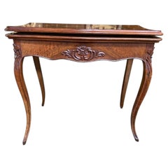 Table de jeu en noyer, style Louis XV