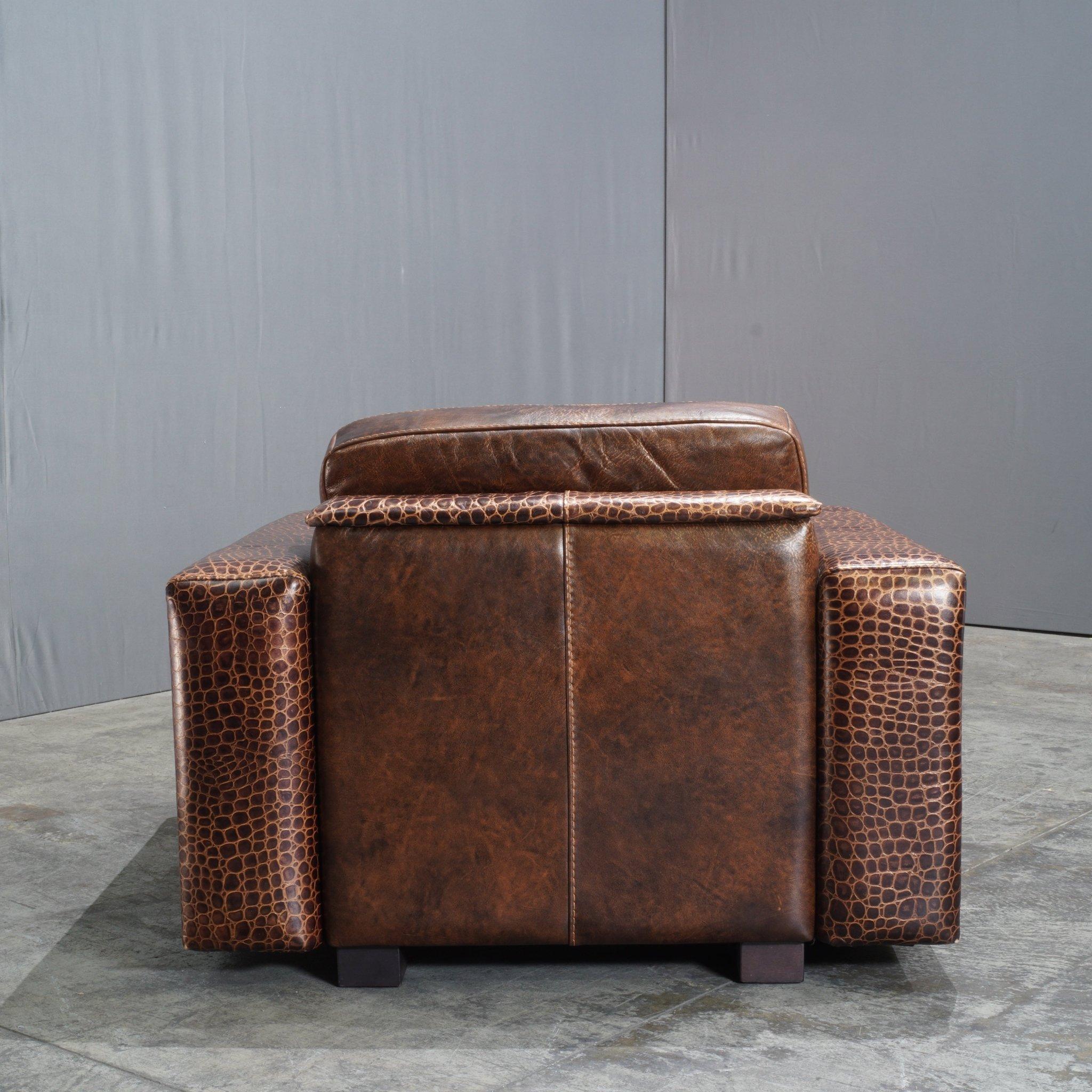 Gamma Arredamenti Fauteuil Kelly en cuir crocodile Brown Bon état - En vente à Basildon, London
