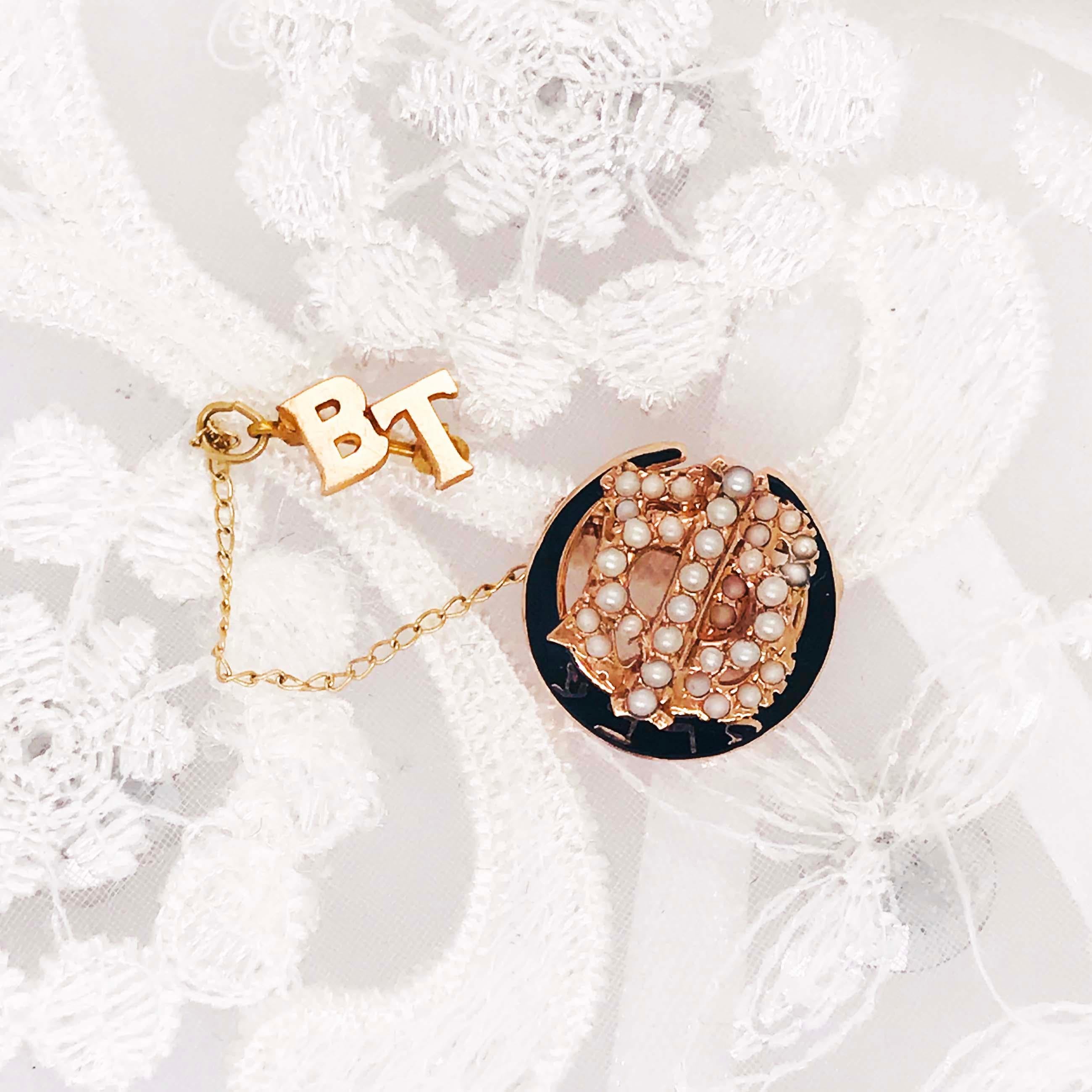 The Gamma Phi Beta Sorority pin from Syracuse University is from 1985. The pin is over 40 years old and is in excellent condition!  All the pearls are the original seed pearls with all the gold and black enamel in beautiful condition.
This Gamma