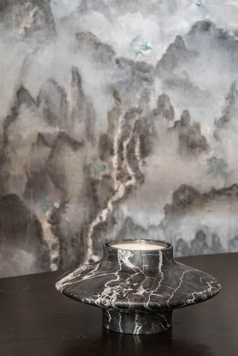 Francese Vaso da fiori e portacandele in marmo Gamma Portoro di Frederic Saulou in vendita