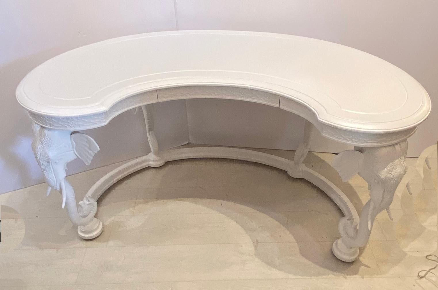 Gampel and Stoll Elephant Desk In Good Condition For Sale In West Palm Beach, FL