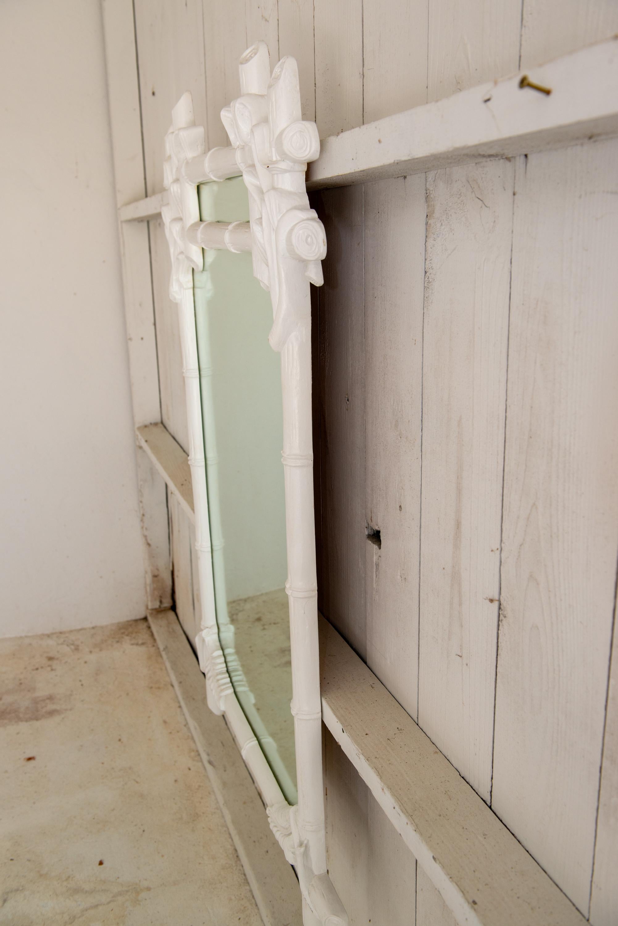 Milieu du XXe siècle Gampel-Stoll Miroir en faux bambou blanc en vente