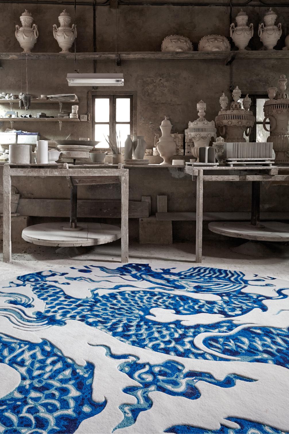 GAN Blauer China-Wollteppich in Weiß von Mapi Millet (Moderne) im Angebot