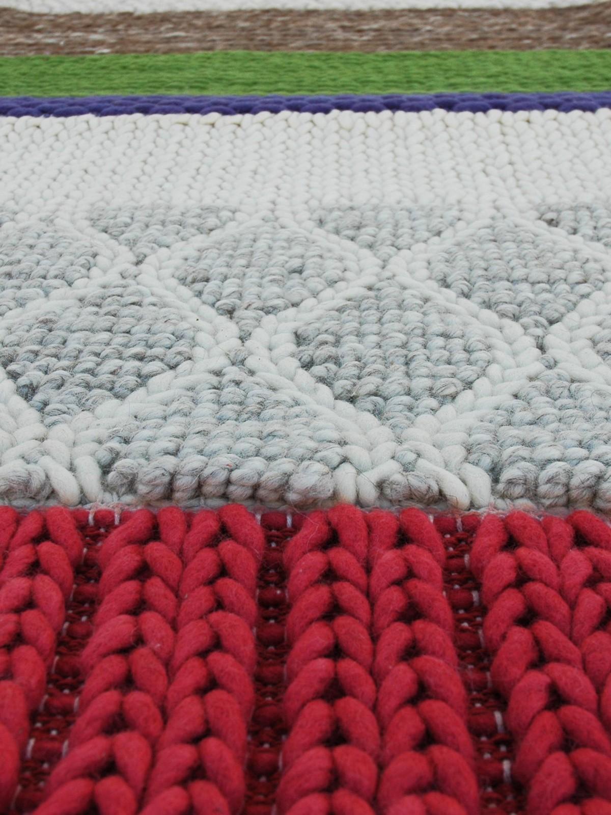 A revolution in the world of rugs called Mangas Original, designed by Patricia Urquiola. The original idea was inspired by the look of hand knotted sweaters and the result is the most original, attractive rug collection seen in recent times.
