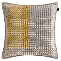 Petit coussin géométrique GAN Spaces Canevas gris par Charlotte Lancelot
