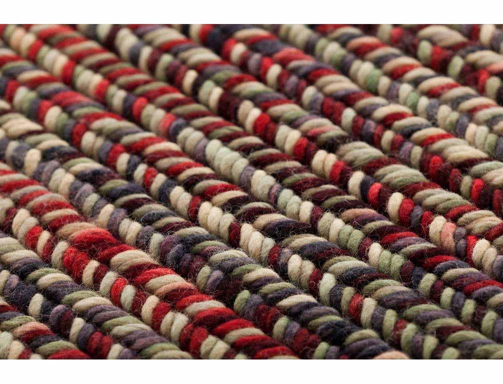 Pura lana vergine e telai artigianali per una qualità eccezionale. Sobrio, senza tempo. Per sempre. Materiali: 100% lana. Tecnica: Telaio a mano.
        