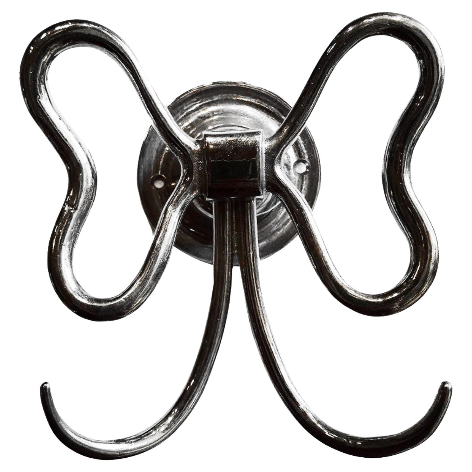 Kindergarten hook in the shape of a brass bow