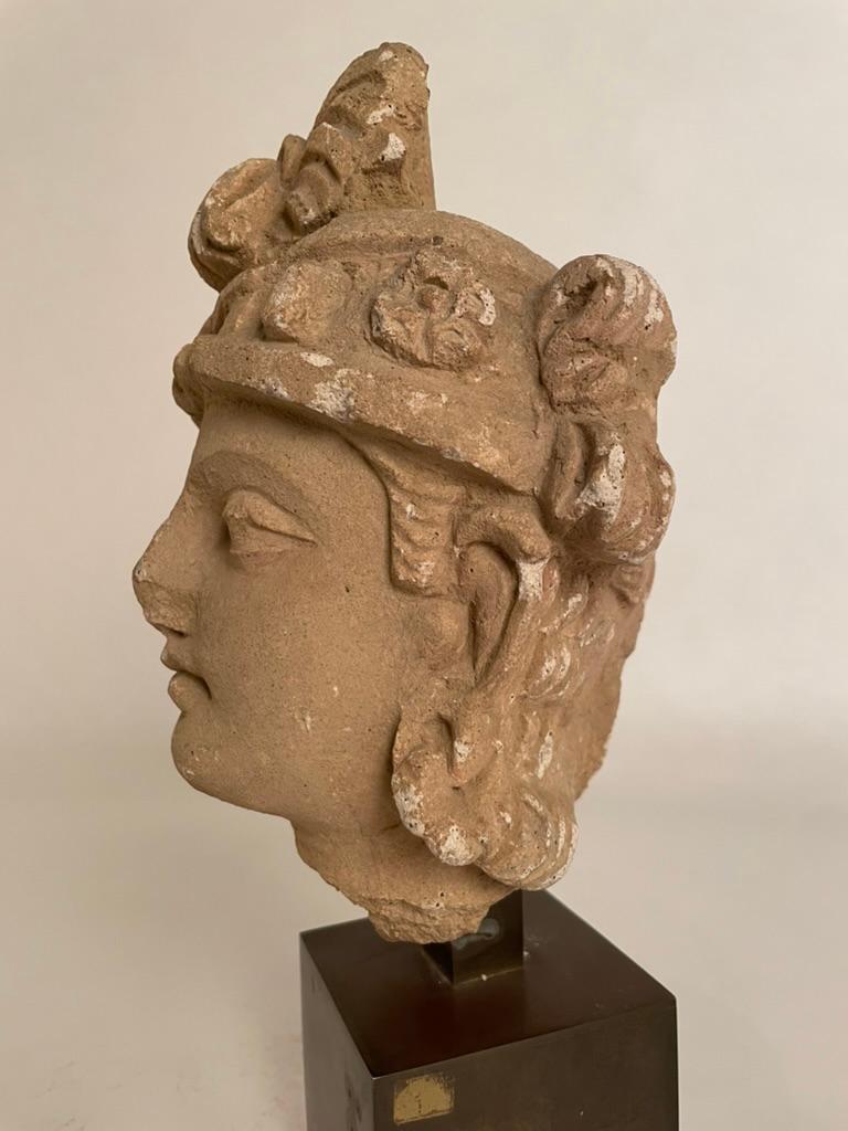 Stuckkopf eines Bodhisattva aus Gandharan, 3.-5. Jahrhundert im Angebot 5