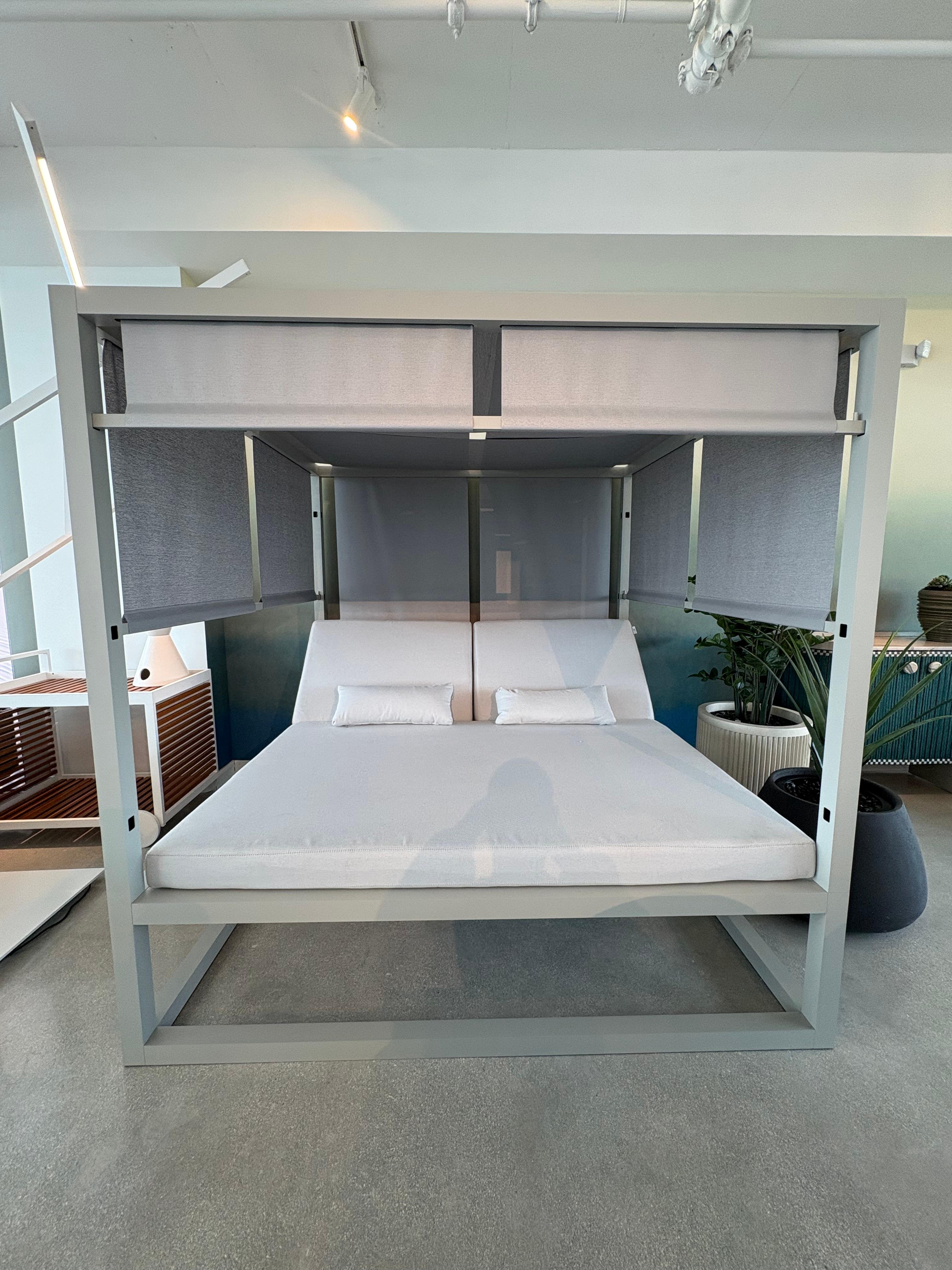 Minimalist Gandia Blasco Elevated Reclining Daybed For Sale