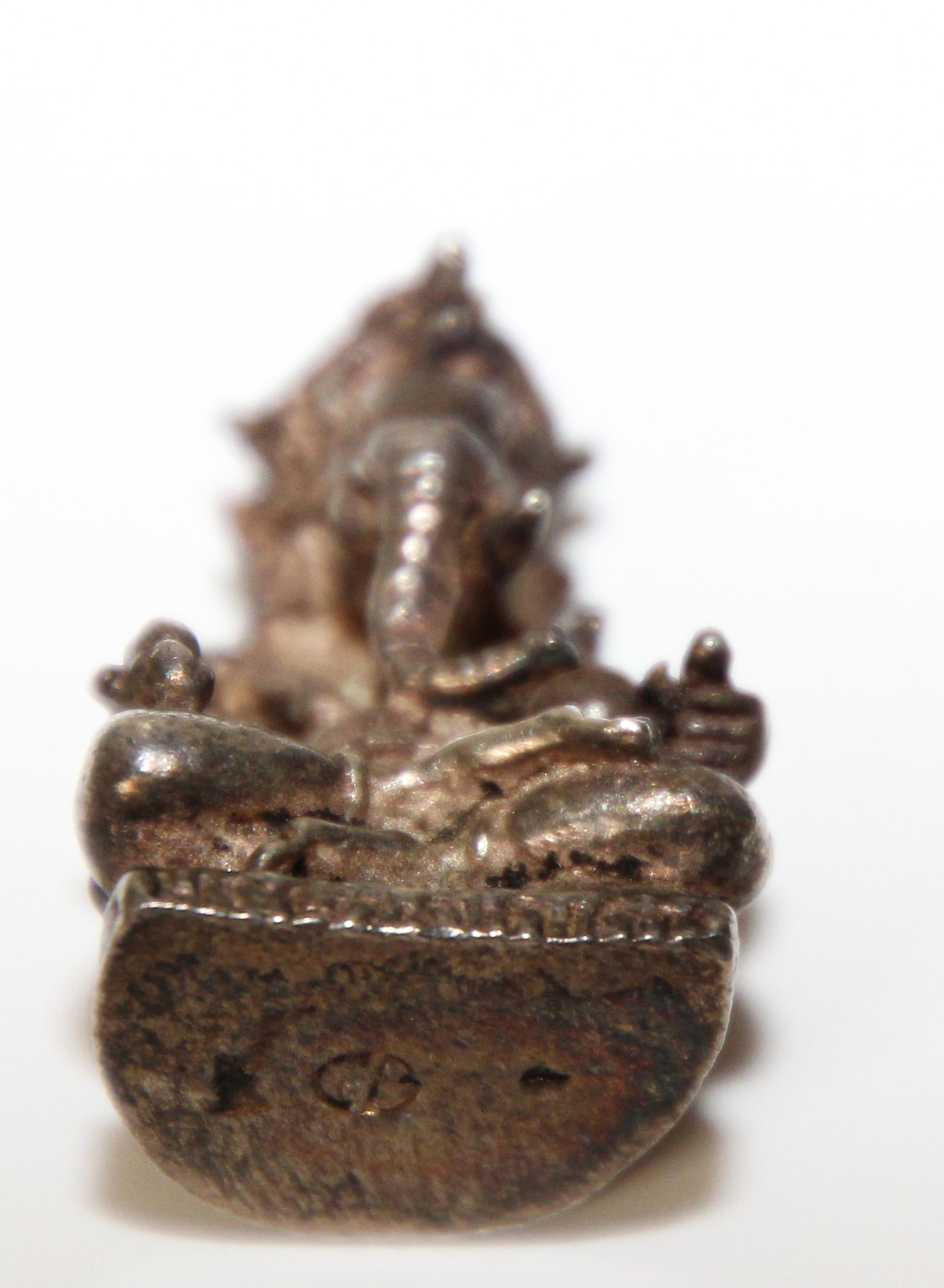 Ganesh Hindu Diety Statue Amulett aus Silber im Angebot 2
