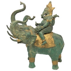 Ganesha Chevauchant un éléphant Sculpture Statue Vintage 1950s Inde