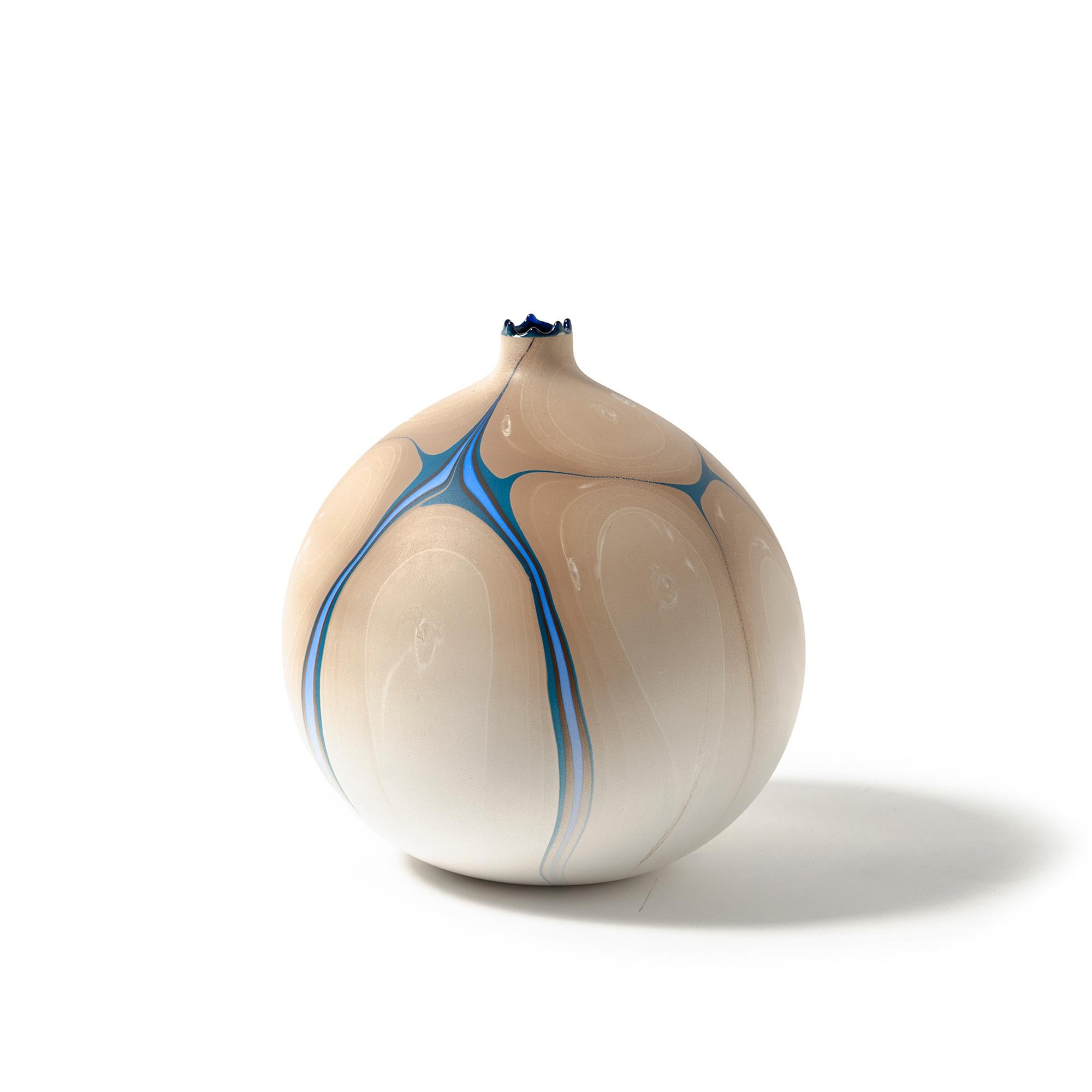 Ganges round hydro vase by Elyse Graham.
Dimensions: W 20 x D 20 x H 23 cm
Materials: Plaster, Resin
MOLDED, DYED, AND FINISHED BY HAND IN LA. CUSTOMIZATION
AVAILABLE.
ALL PIECES ARE MADE TO ORDER

Our new Hydro Vases take on a futuristic