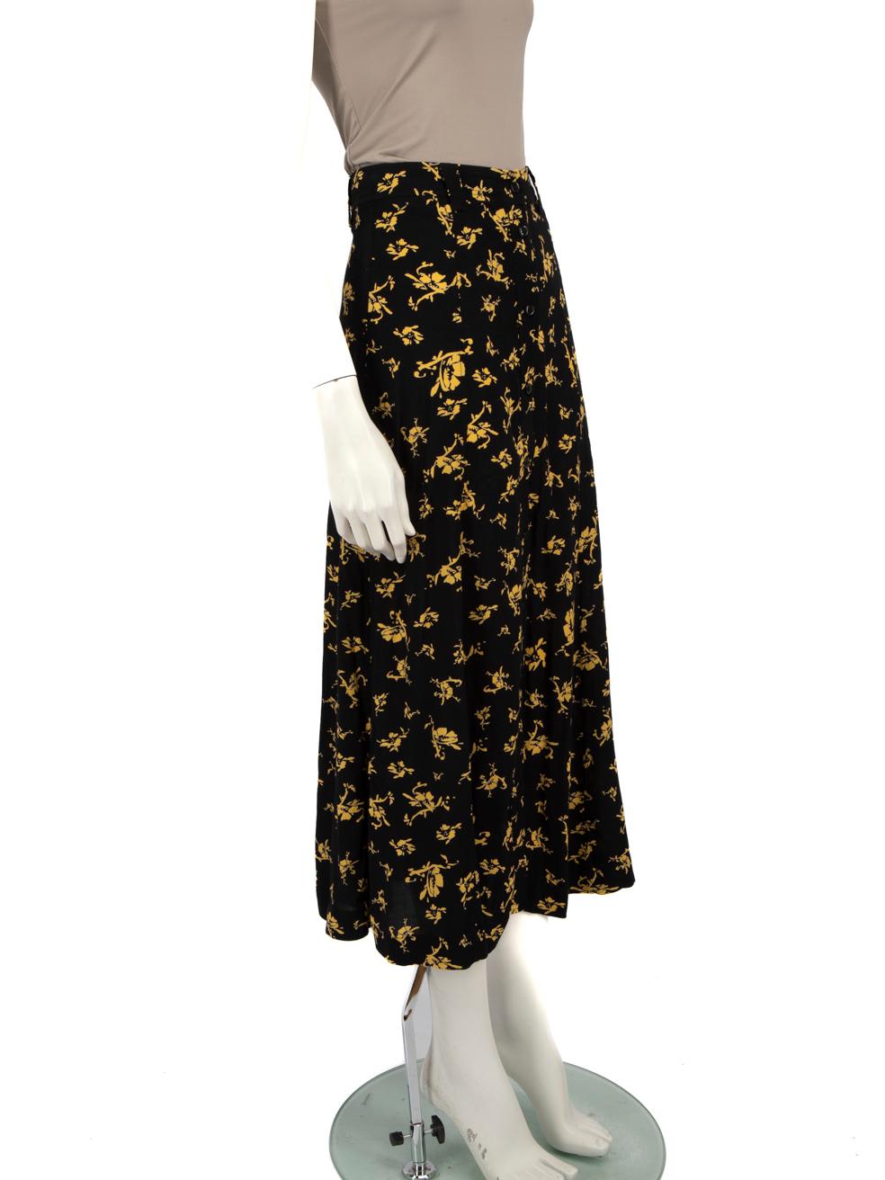 CONDITION is Very good. Minimal wear to the skirt is evident. Plucks to the weave on the front left and front right on this used Ganni designer resale item.
 
 Details
 
 
 Black
 
 Viscose
 
 Skirt
 
 Midi
 
 Floral print
 
 Front button fastening
