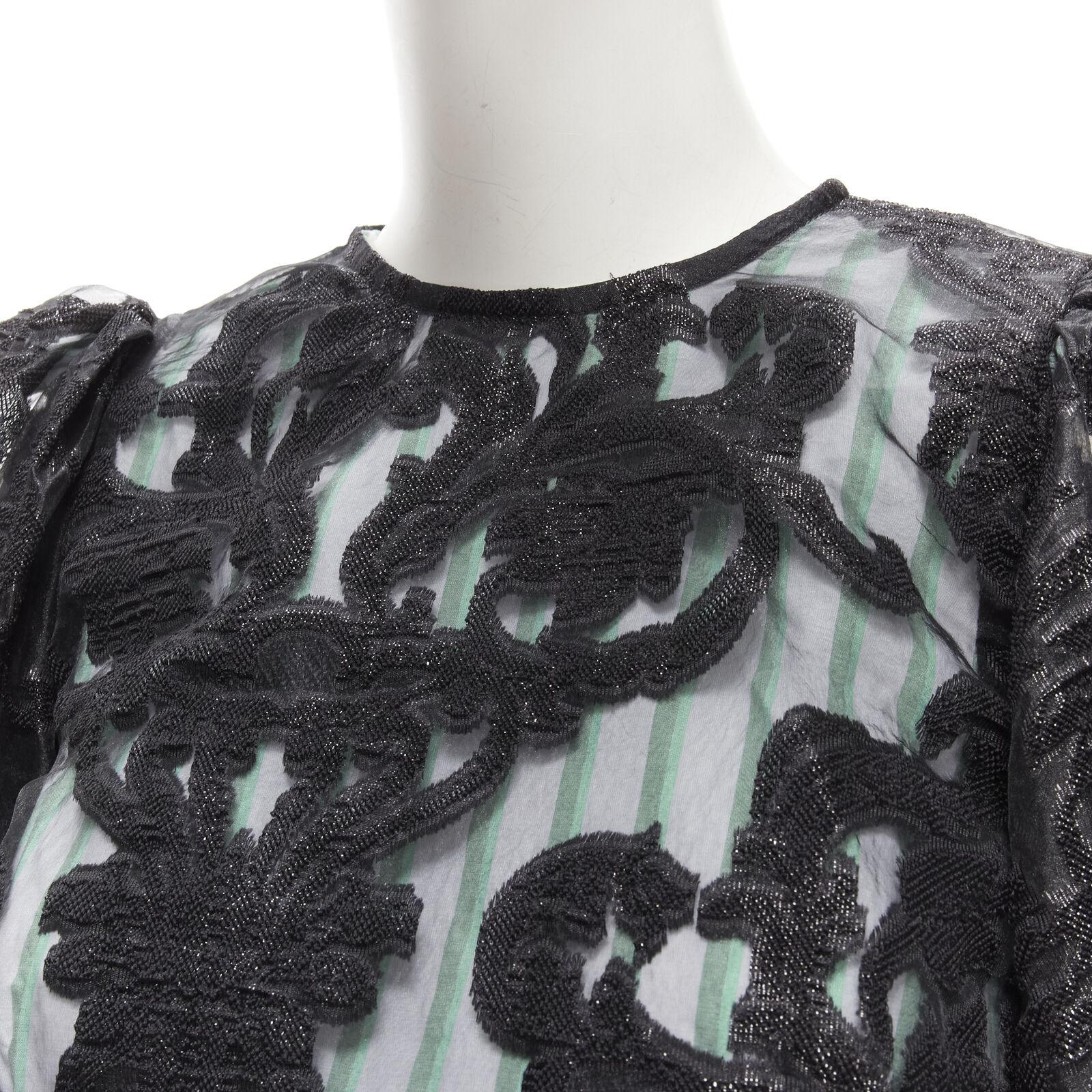 GANNI black lace faux feather balloon sleeves green striped poplin top FR32 XS
Reference: AAWC/A00279
Brand: Ganni
Material: Polyester, Blend
Color: Black, Multicolour
Pattern: Lace
Closure: Zip
Lining: Fabric
Made in: Turkey

CONDITION:
Condition: