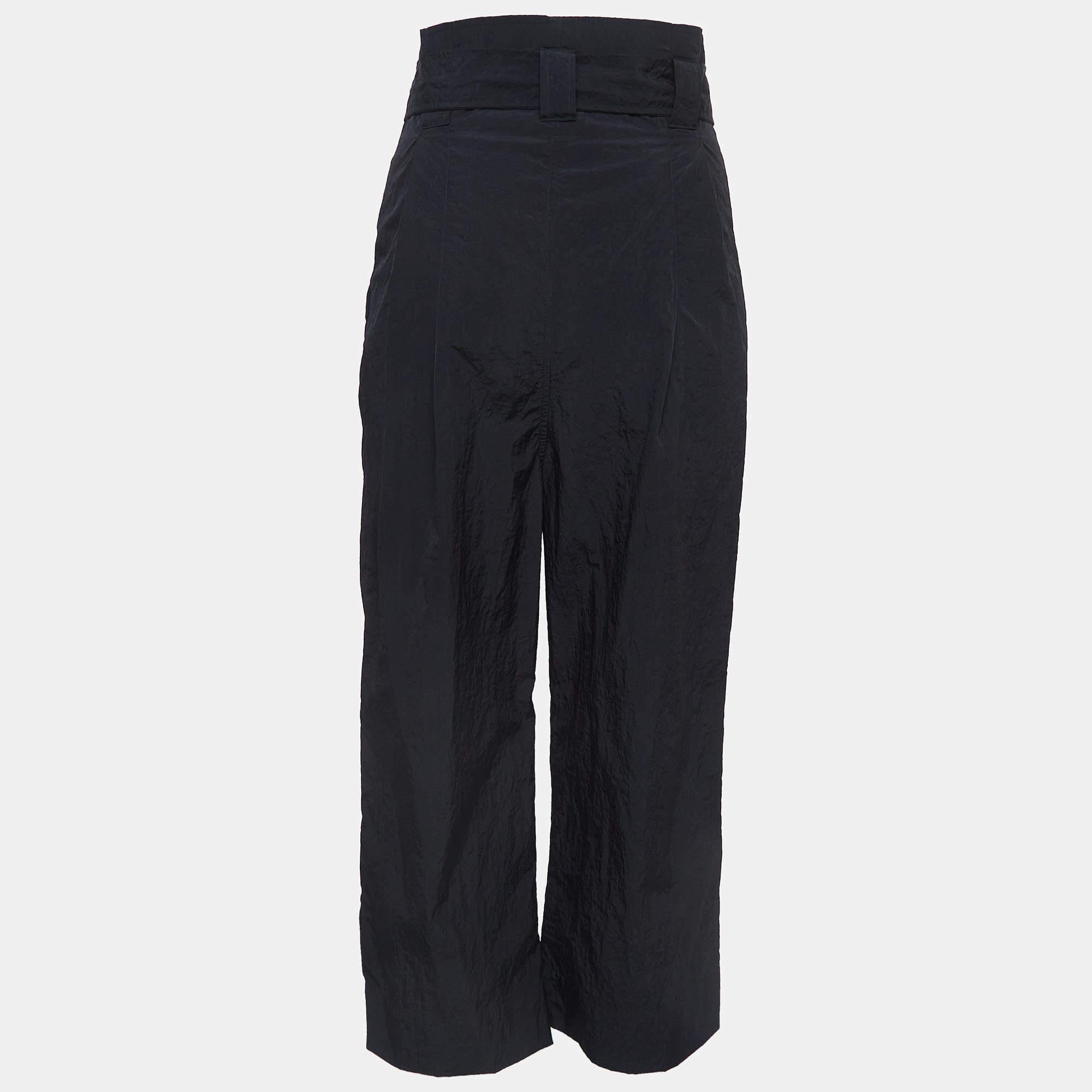 Realza tu atuendo formal con este par de pantalones Ganni. Diseñados con una silueta y un ajuste magníficos, estos pantalones te darán un aspecto elegante.
