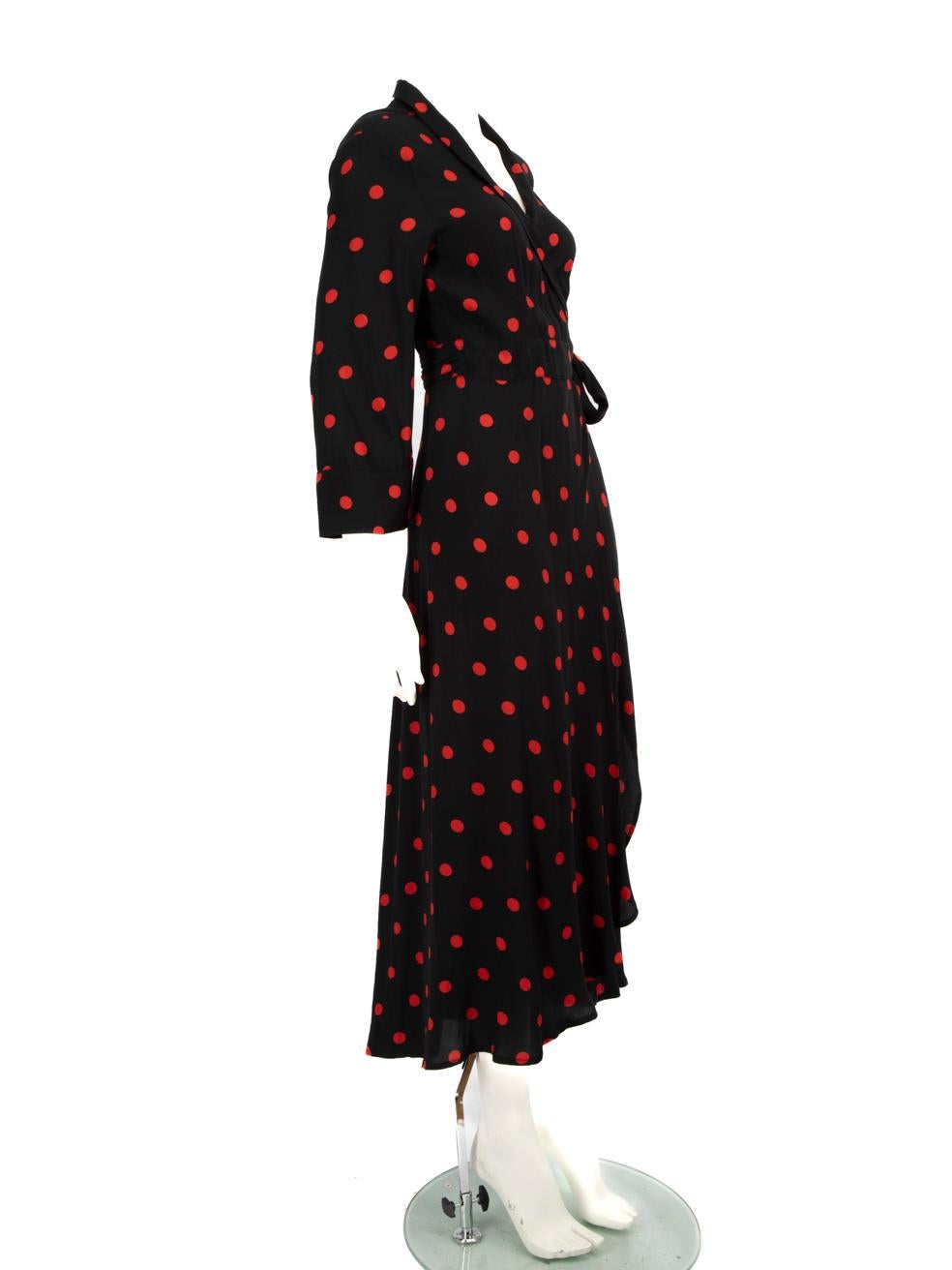 El ESTADO es Muy bueno. El vestido presenta un desgaste mínimo. Ligeras marcas de decoloración en la parte trasera izquierda de este artículo usado de reventa del diseñador Ganni.
 
 
 
 Detalles
 
 
 Negro
 
 Viscosa
 
 Vestido envolvente
 
