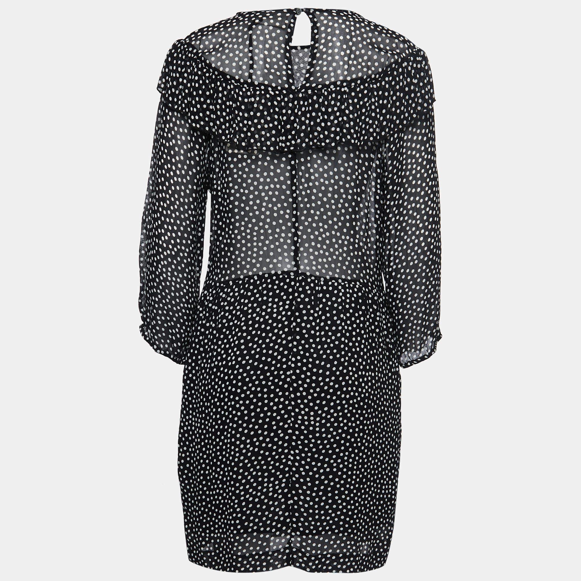 Un diseño chic sin esfuerzo  Este vestido corto de Ganni es fácil de llevar y fácil de accesorizar. Hecha a medida  seguro que el vestido seguirá siendo un favorito temporada tras temporada.