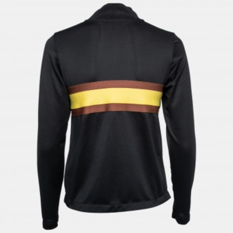 Stile e lusso sono garantiti indossando questo top. Cucito con tessuti di qualità e con un look di classe, questo top sarà il tuo nuovo preferito.