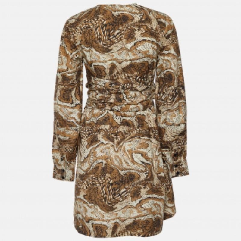 Tragen Sie dieses schöne Kleid von Ganni für einen stilvollen Look. Dieses aus feinem Stoff geschneiderte Kleid ist den Kauf wert. Stylen Sie die Kreation mit schicken Accessoires und Pumps.