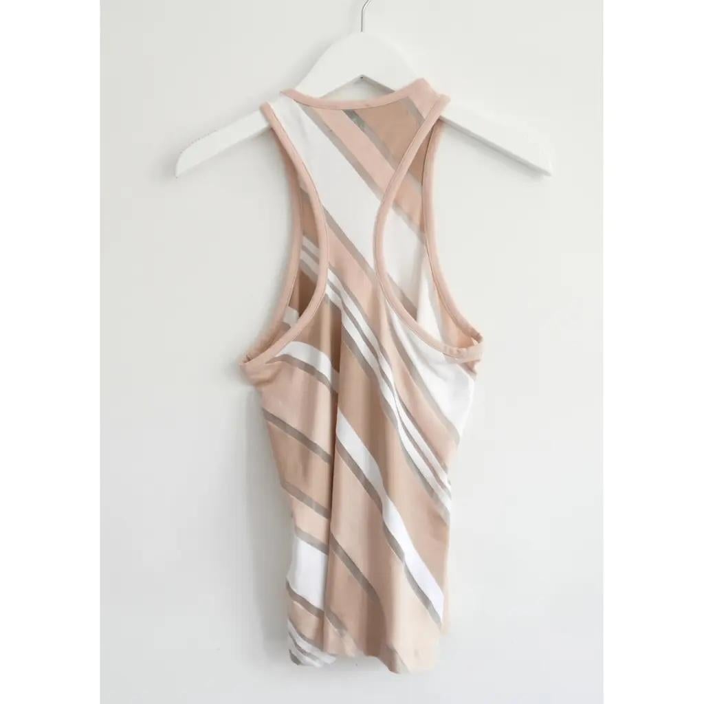 Le plus beau débardeur à gilet de Ganni. Non portés. Confectionné en jersey doux de viscose mélangée camel et blanc, avec des empiècements semi-transparents sur l'ensemble du corps. Il présente une coupe ajustée et un dos échancré. Taille FR34/UK6