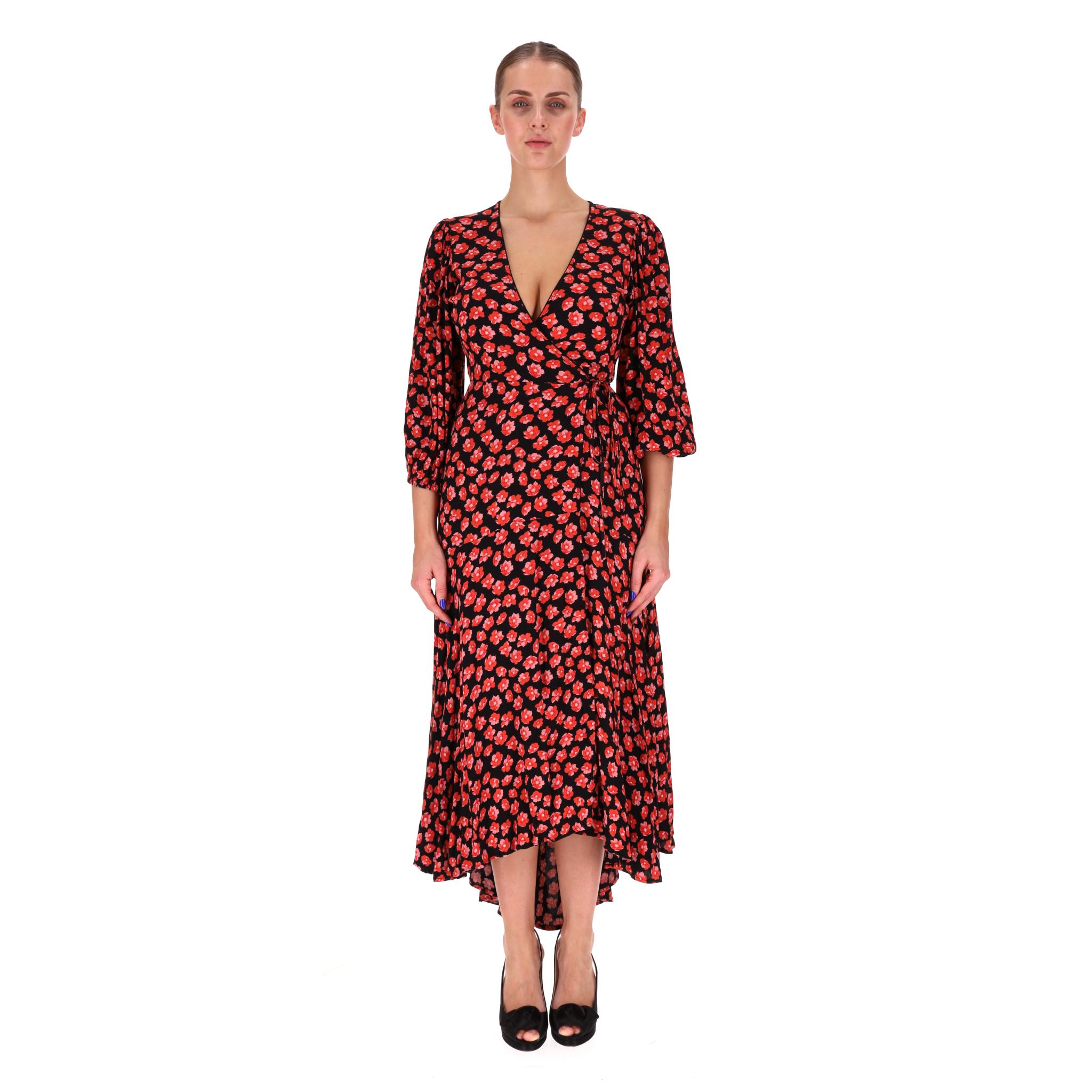 Ganni - Vestito a portafoglio in crepe con stampa floreale

Abito nero 'Lindale' in crepe di viscosa con stampa floreale rossa all-over.

Caratterizzato da uno scollo a V avvolgente e maniche lunghe con polsini elasticizzati.

Gonna midi svasata con