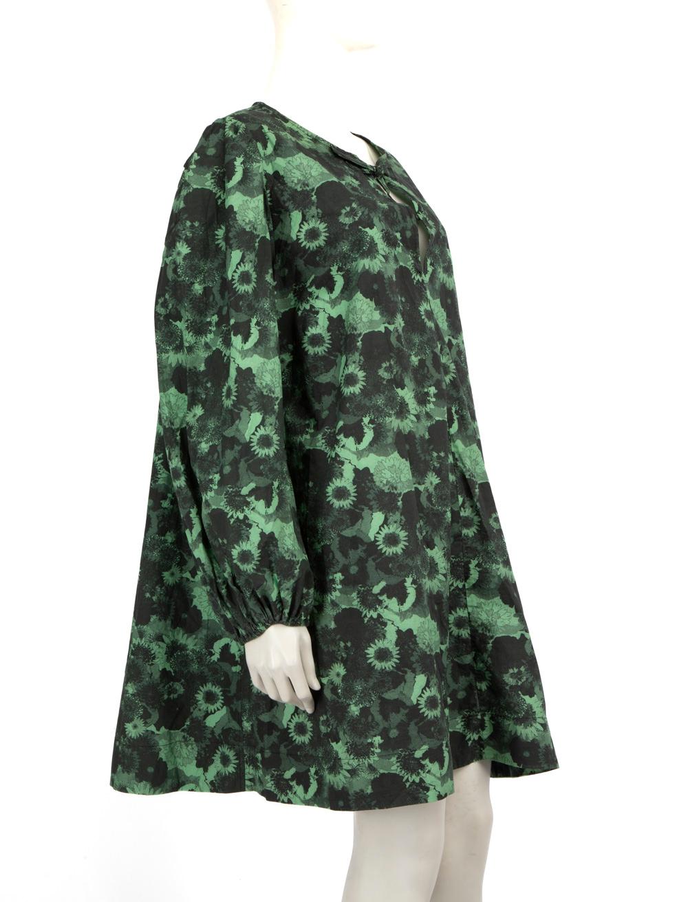 El ESTADO es Muy bueno. El vestido presenta un desgaste mínimo. Decoloración en la etiqueta del diseñador de la nuca en este artículo usado de reventa del diseñador Ganni. La decoloración puede requerir un lavado suave a mano, contrariamente a las
