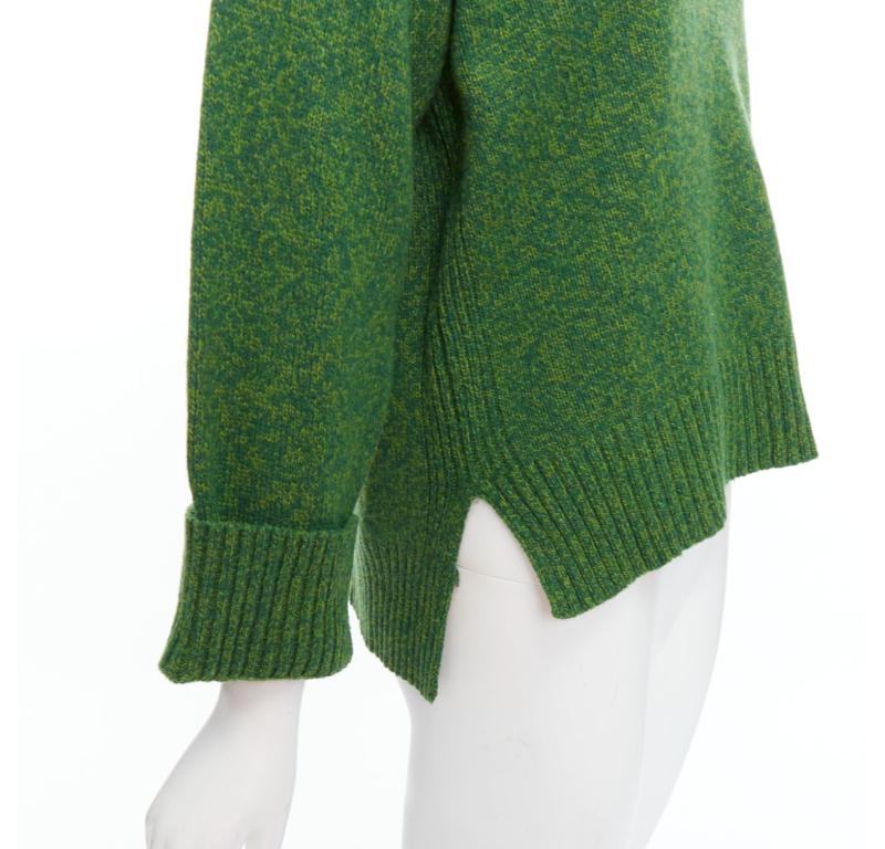 GANNI green recycled wool blend Vneck cropped sweater top XS
Reference: YIKK/A00164
Brand: Ganni
Material: Wool, Blend
Color: Green
Pattern: Solid
Closure: Pullover
Extra Details: Kelly green recycled wool-blend oversized V-neck jumper from GANNI