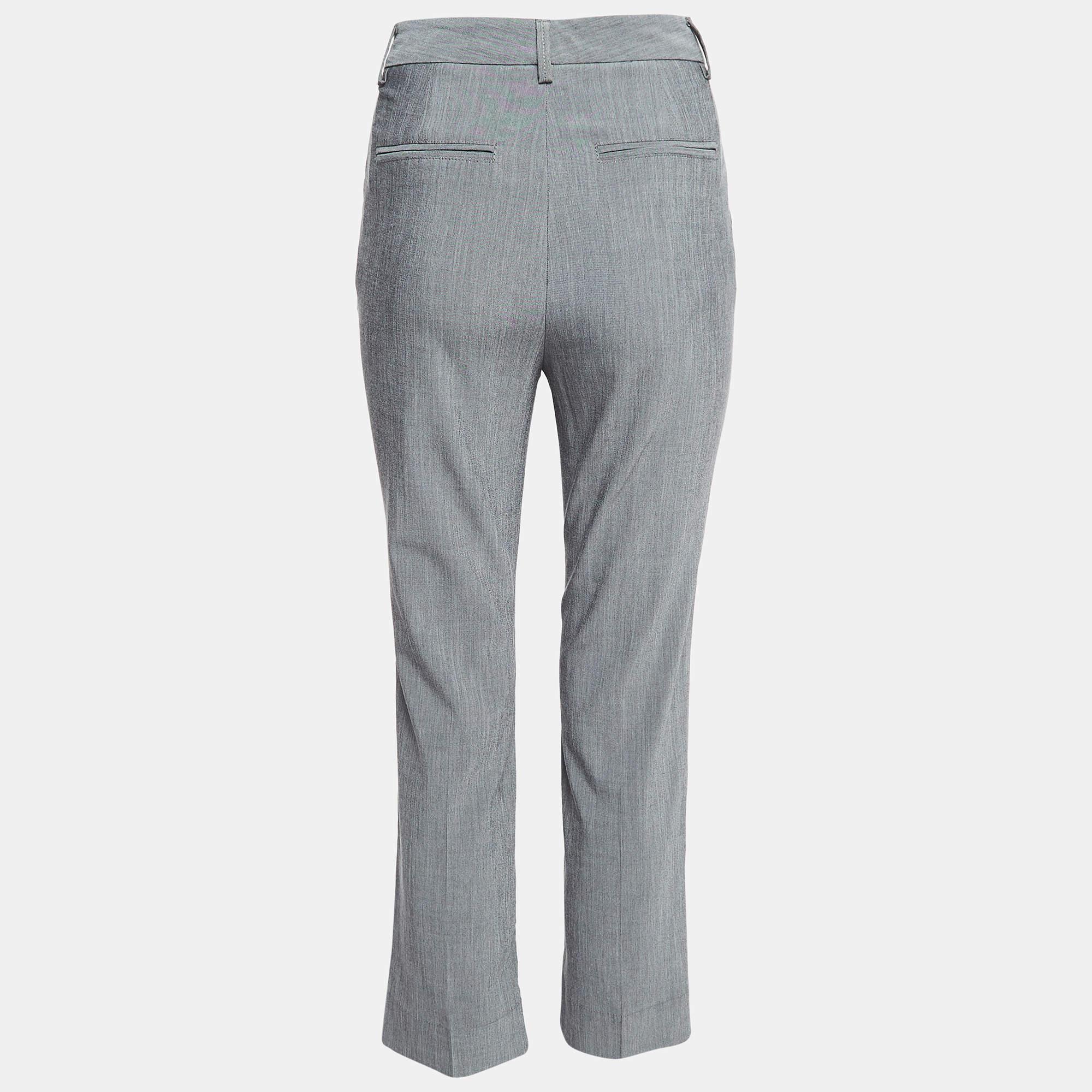 Valorizza il tuo abbigliamento formale con questo paio di pantaloni. Disegnati con una silhouette e una vestibilità superba, questo paio di pantaloni ti renderà sicuramente elegante.