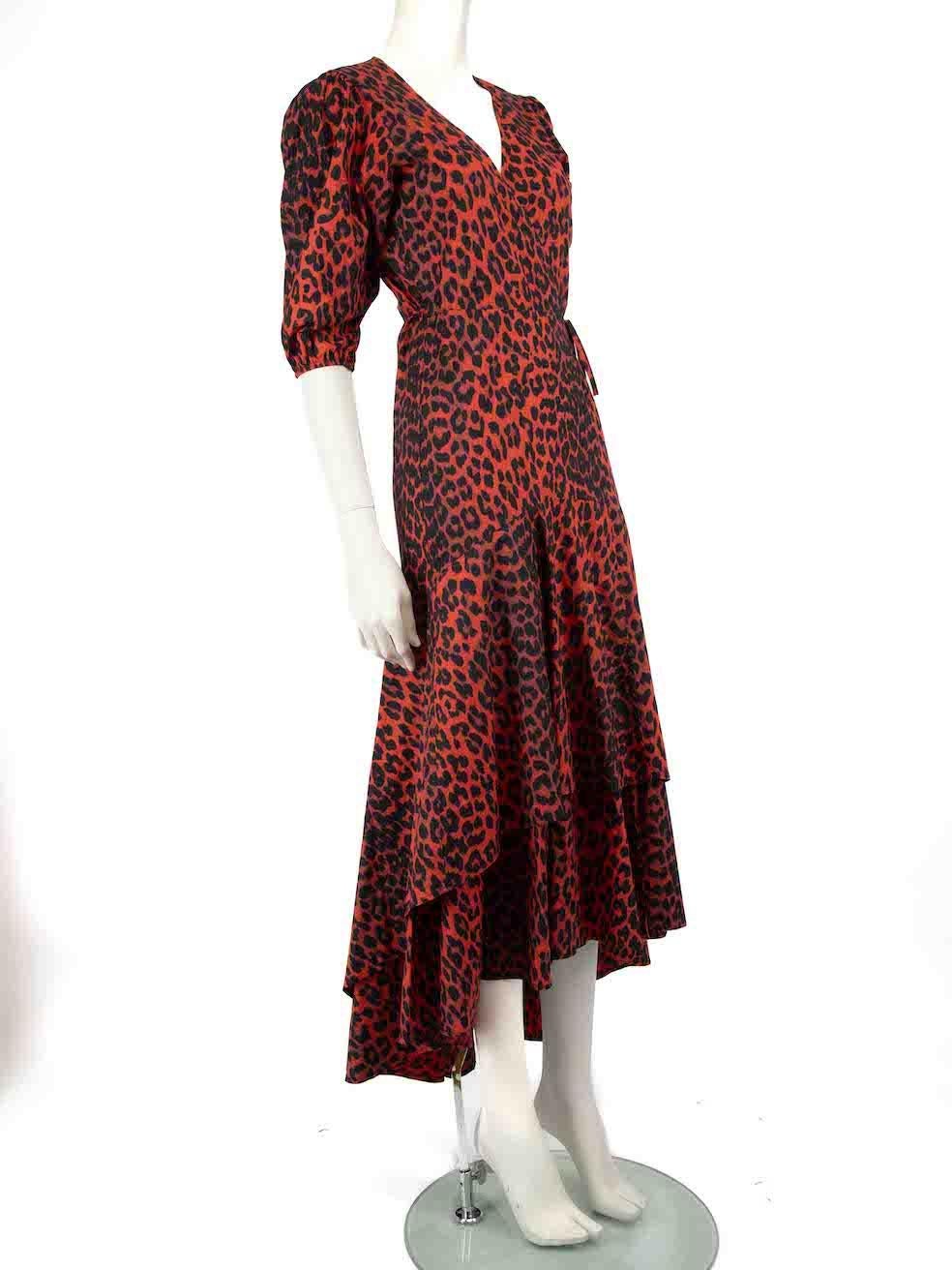 CONDIZIONE: molto buona. L'usura del vestito non è praticamente visibile su questo articolo di rivendita di Ganni usato.
 
 
 
 Dettagli
 
 
 Arancione
 
 Cotone
 
 Abito a portafoglio
 
 Stampa leopardo
 
 Midi
 
 Scollo a V
 
 Maniche corte a