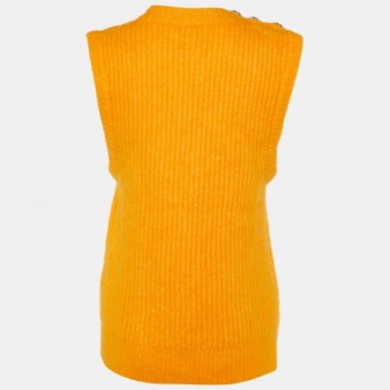 Mélange parfait de confort, de luxe et de style, ce gilet Ganni est un exemple de la qualité de fabrication irréprochable de la marque ! Confectionnée en laine mélangée, elle est ornée de petits boutons en cristal sur une épaule.