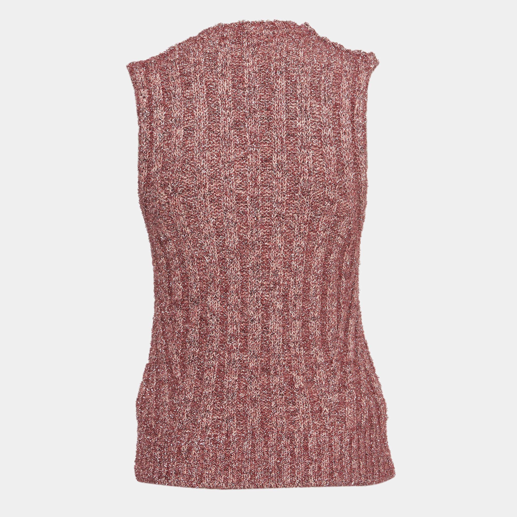 Careful tailoring quality materials and elegant cuts make this designer top a piece to cherish It comes in a classic design to be easy to style.