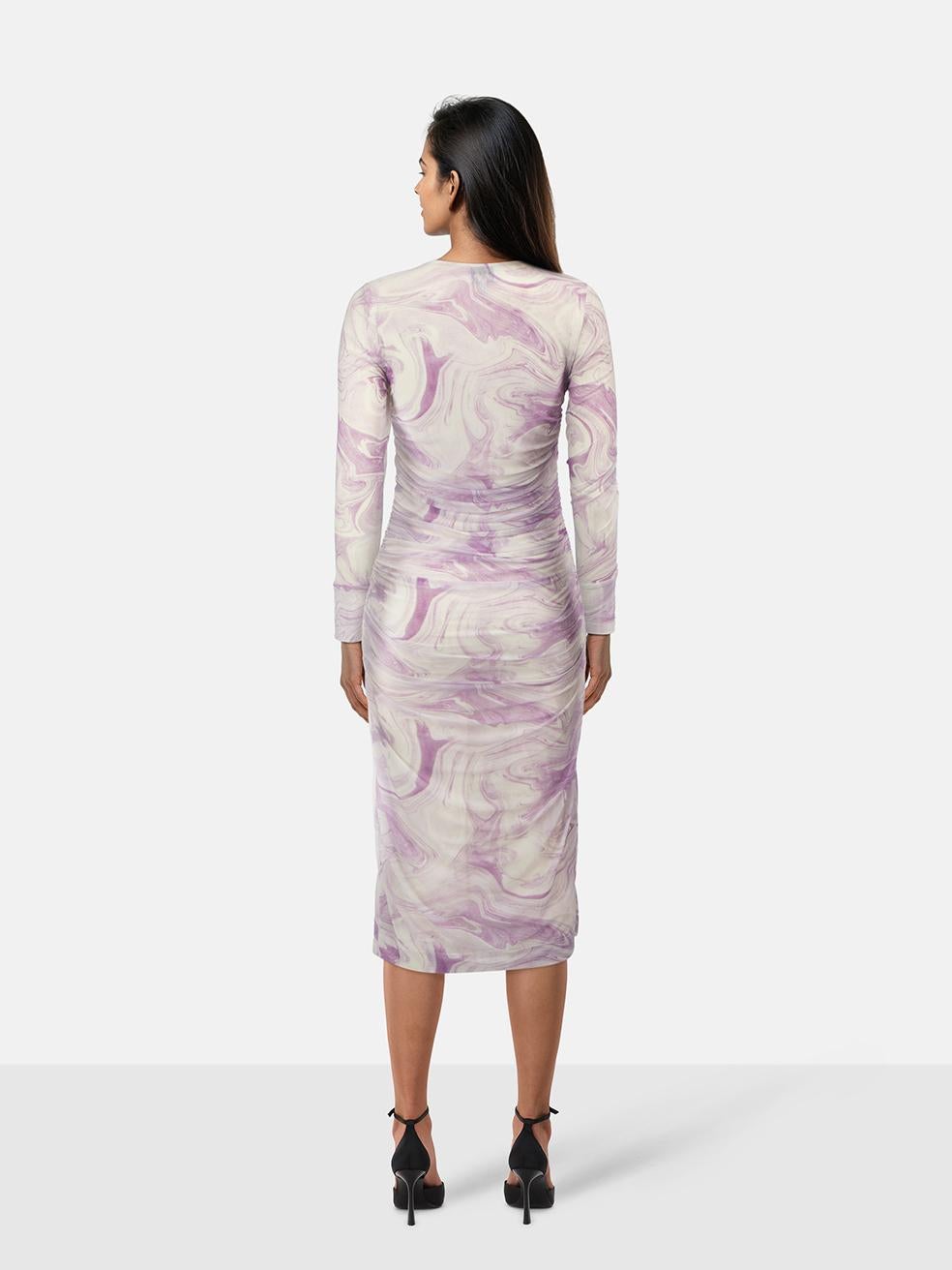 CONDITION ist sehr gut. Kaum sichtbare Abnutzungserscheinungen am Kleid sind bei diesem gebrauchten Ganni Designer-Wiederverkaufsartikel zu erkennen.
 

 

 

 Einzelheiten
 

 

 Mehrfarbig - weiß, violett
 

 Synthetisch
 

 Kleid
 

 Gerafftes