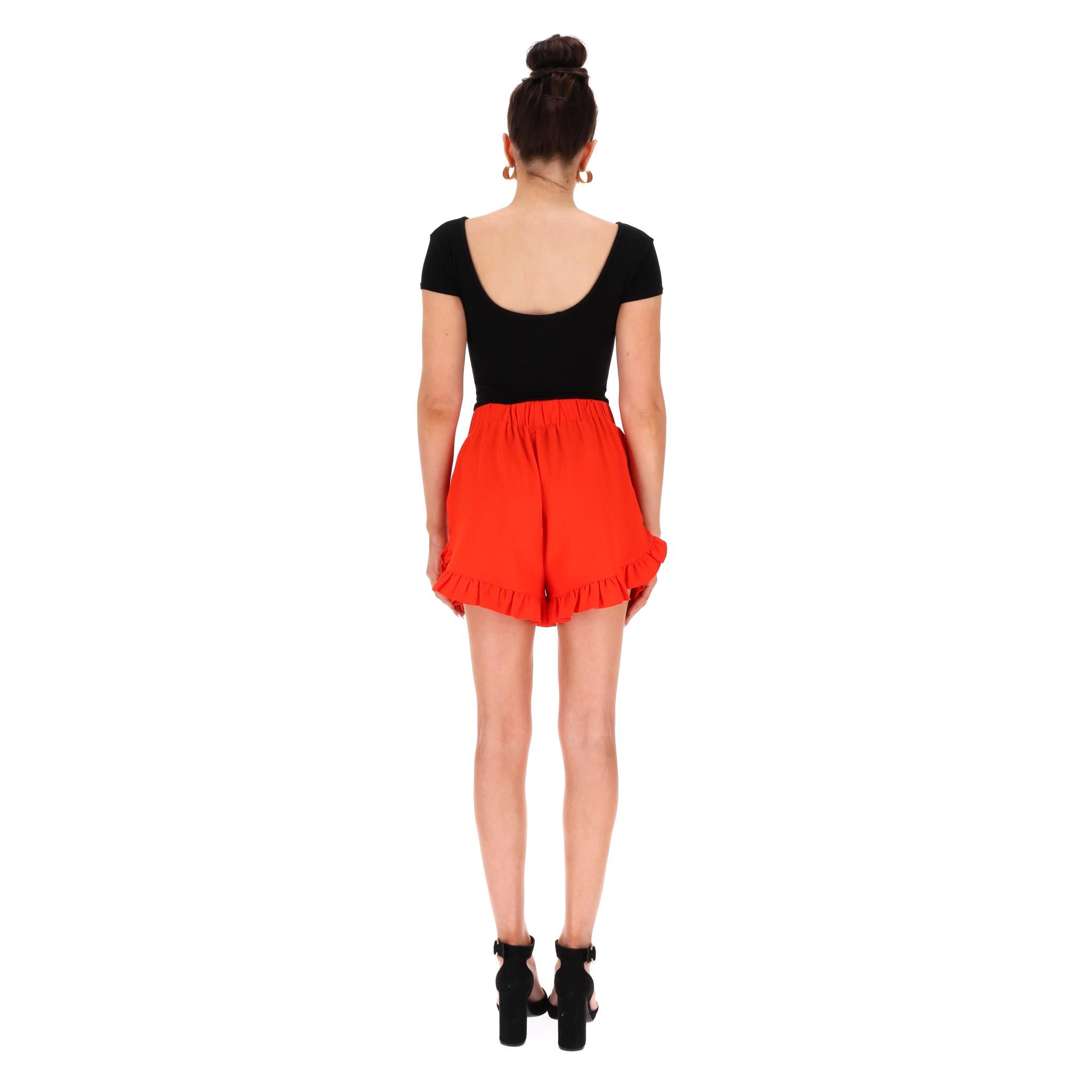 Ganni Shorts mit Rüschenbesatz im Zustand „Hervorragend“ im Angebot in London, GB