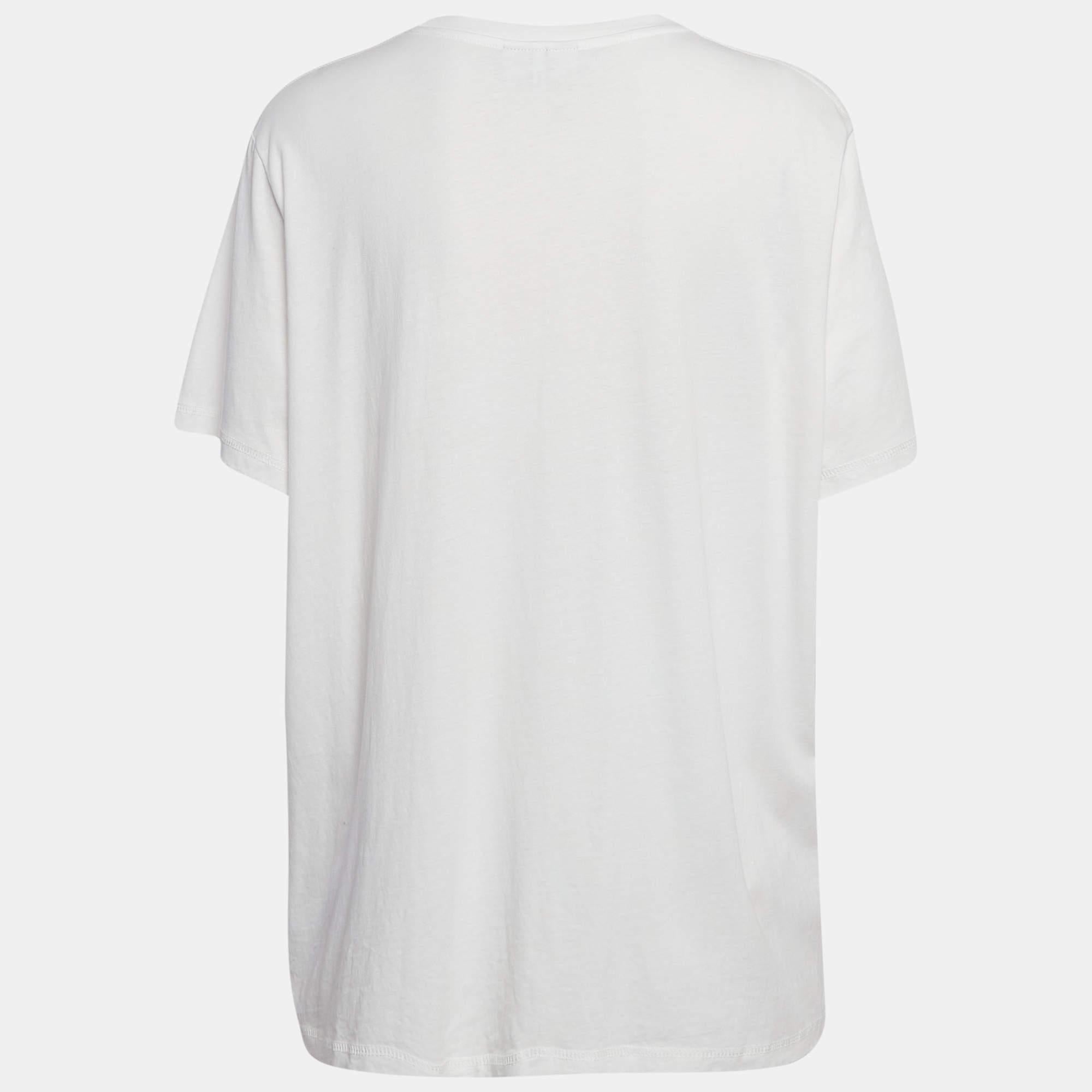 Ob Sie mit Freunden ausgehen oder einfach nur faulenzen wollen, dieses T-Shirt ist vielseitig einsetzbar und lässt sich auf viele Arten stylen. Es wurde aus feinem Stoff hergestellt.