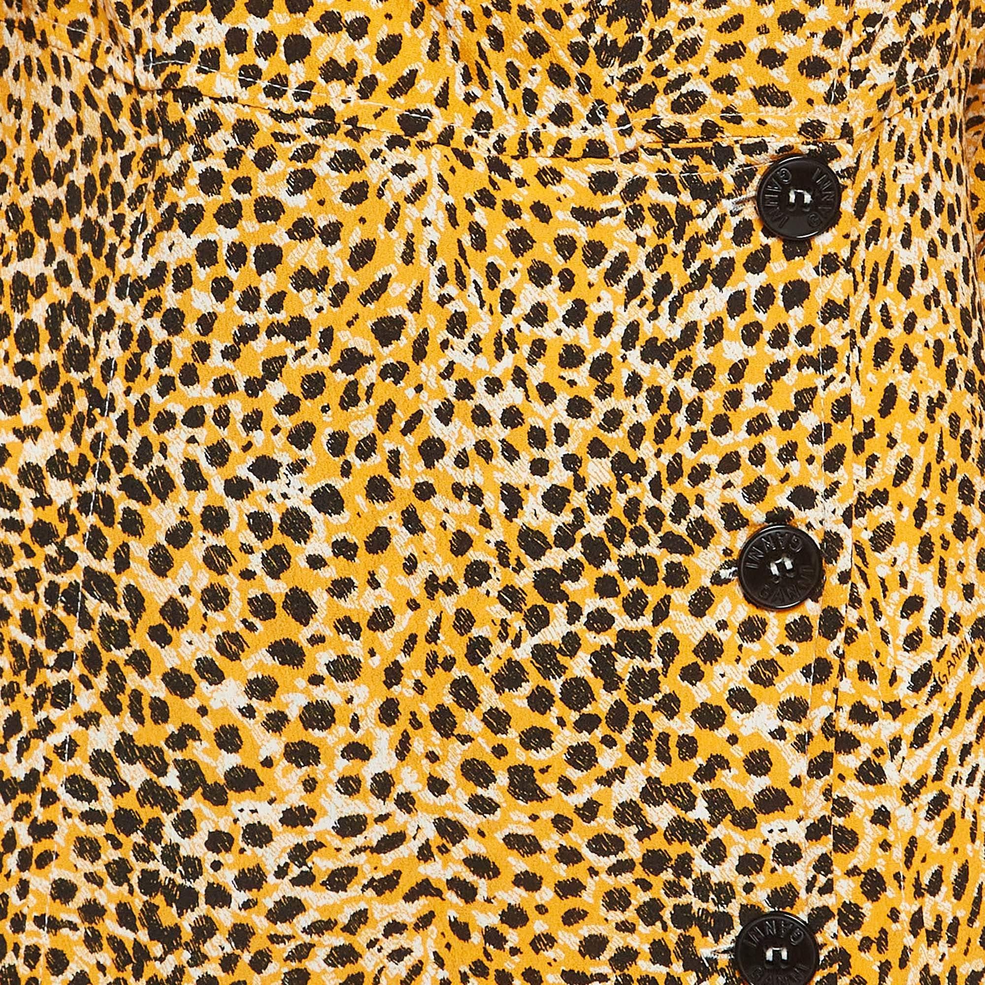 Jaune Ganni, robe midi boutonnée en crêpe jaune imprimé léopard, taille M en vente